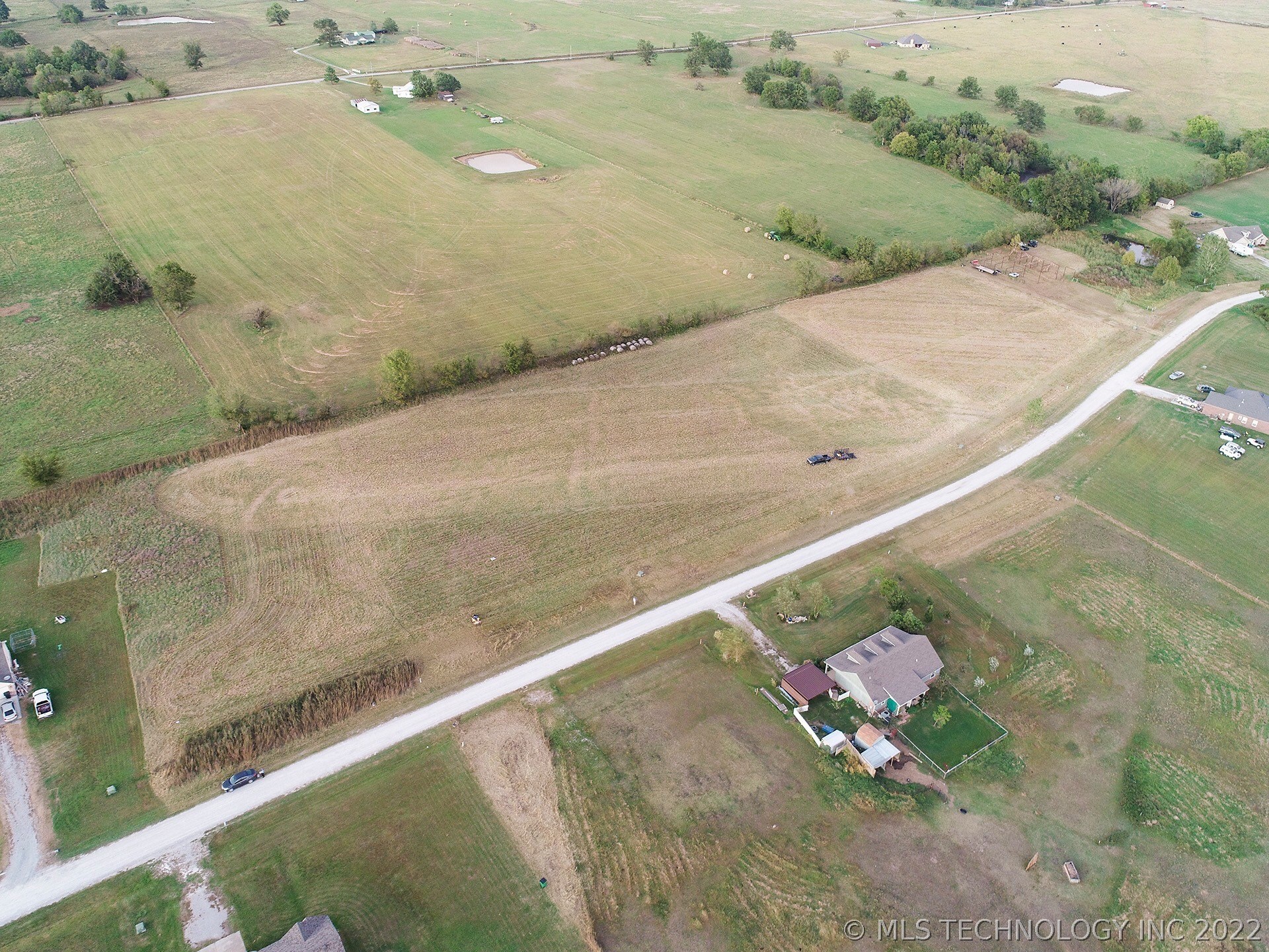 398322 W 3230 Drive Property Photo 5