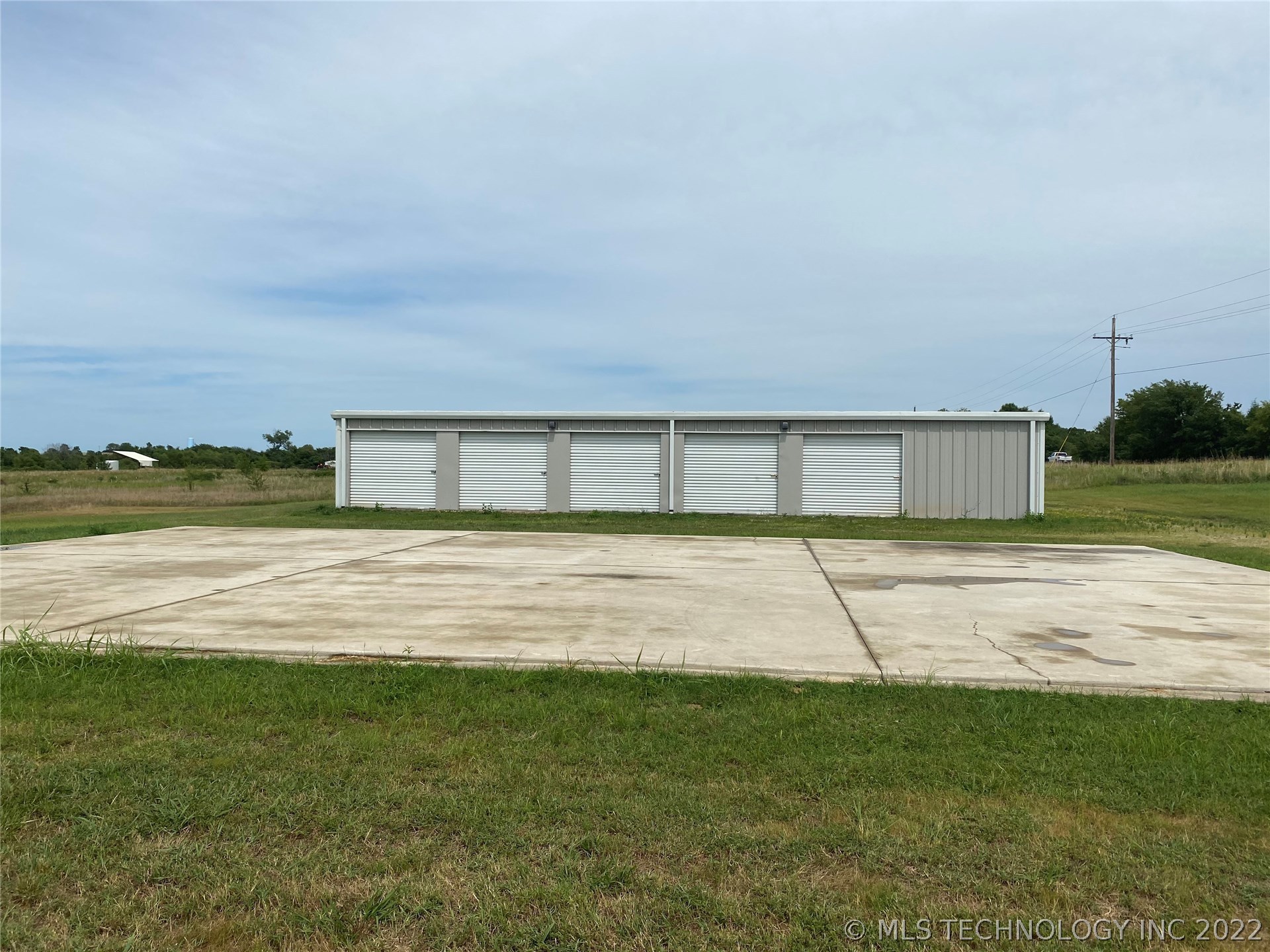 805 E Hwy 51 B Highway Property Photo 2