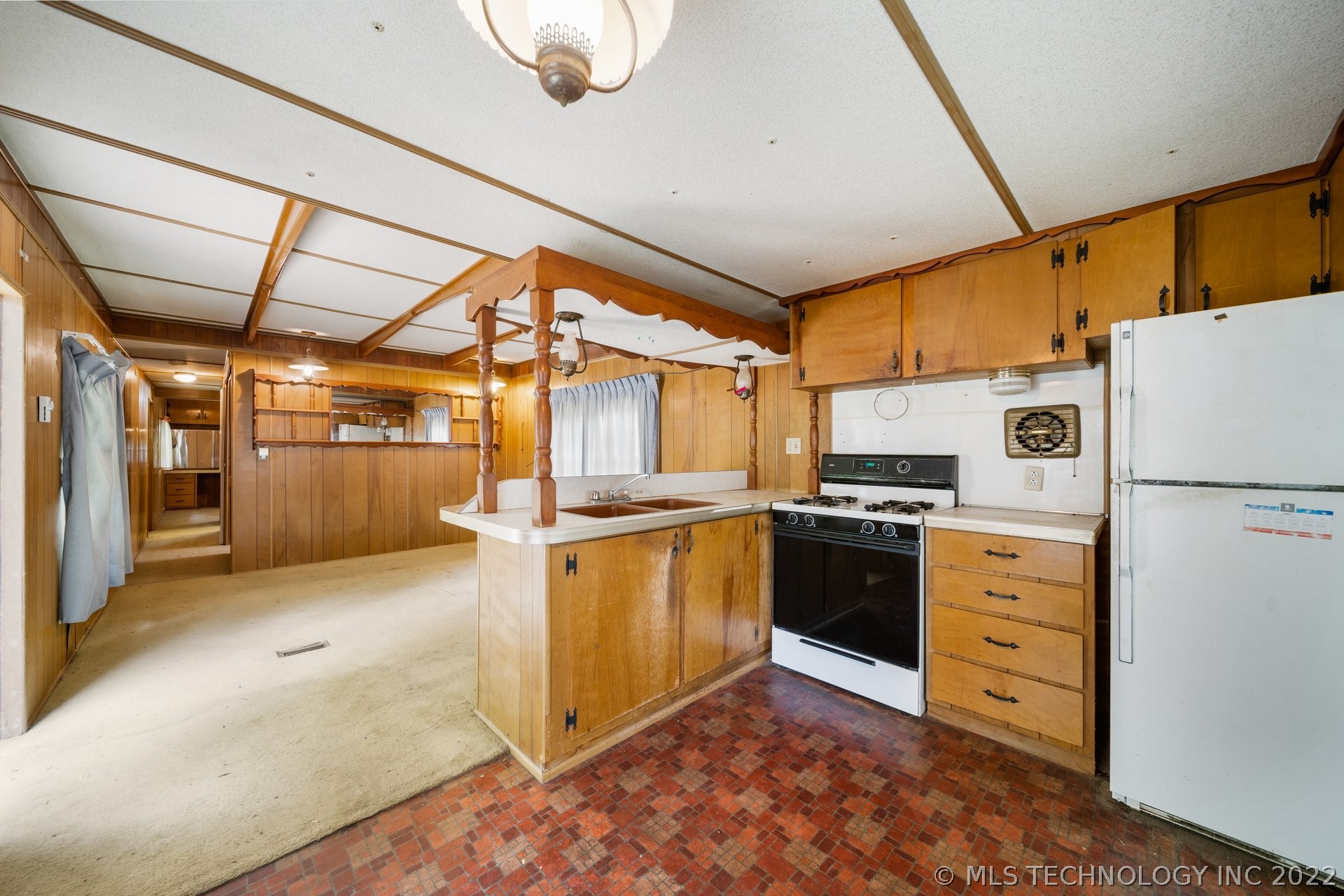 912 S Freeman Avenue Property Photo 8