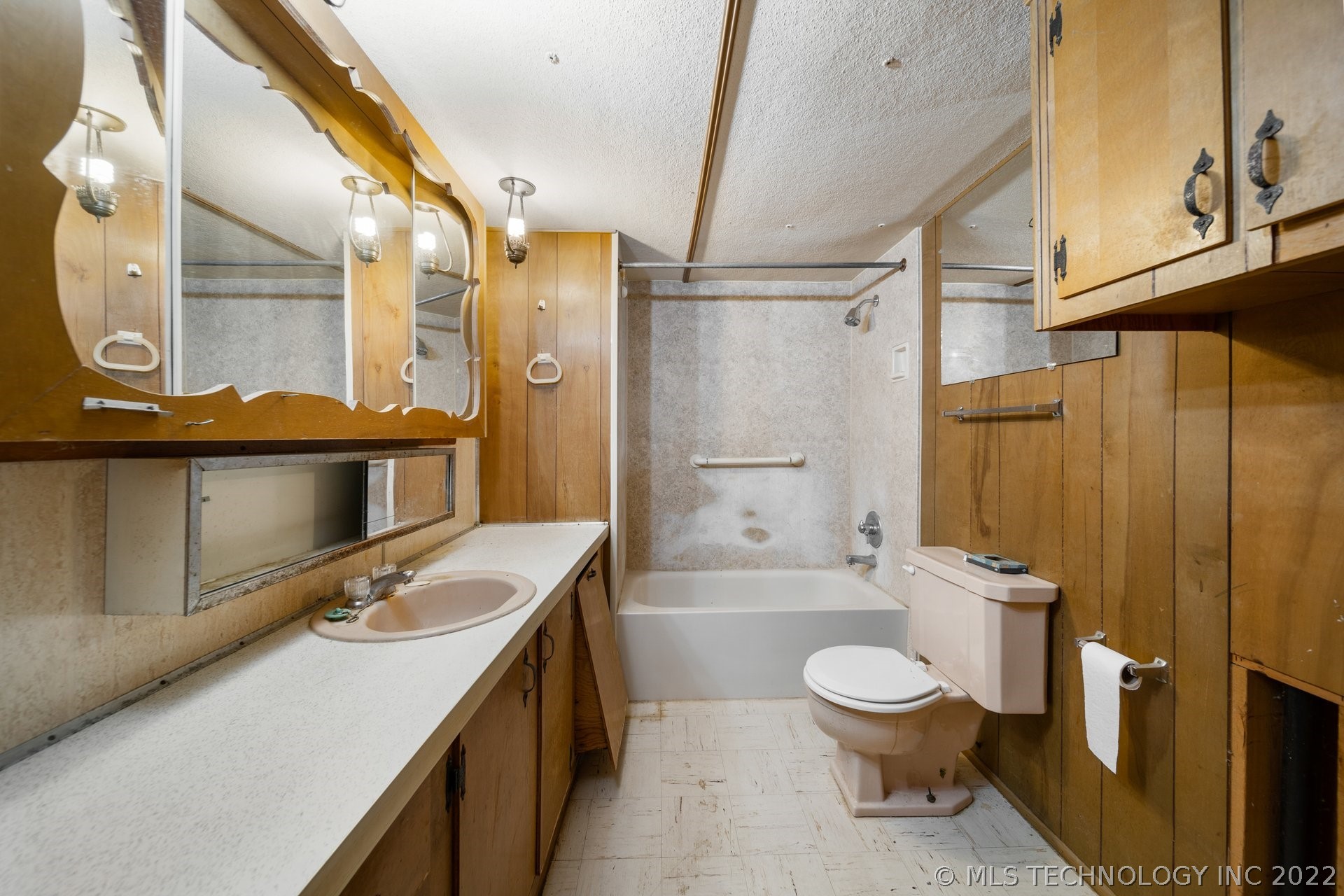 912 S Freeman Avenue Property Photo 11