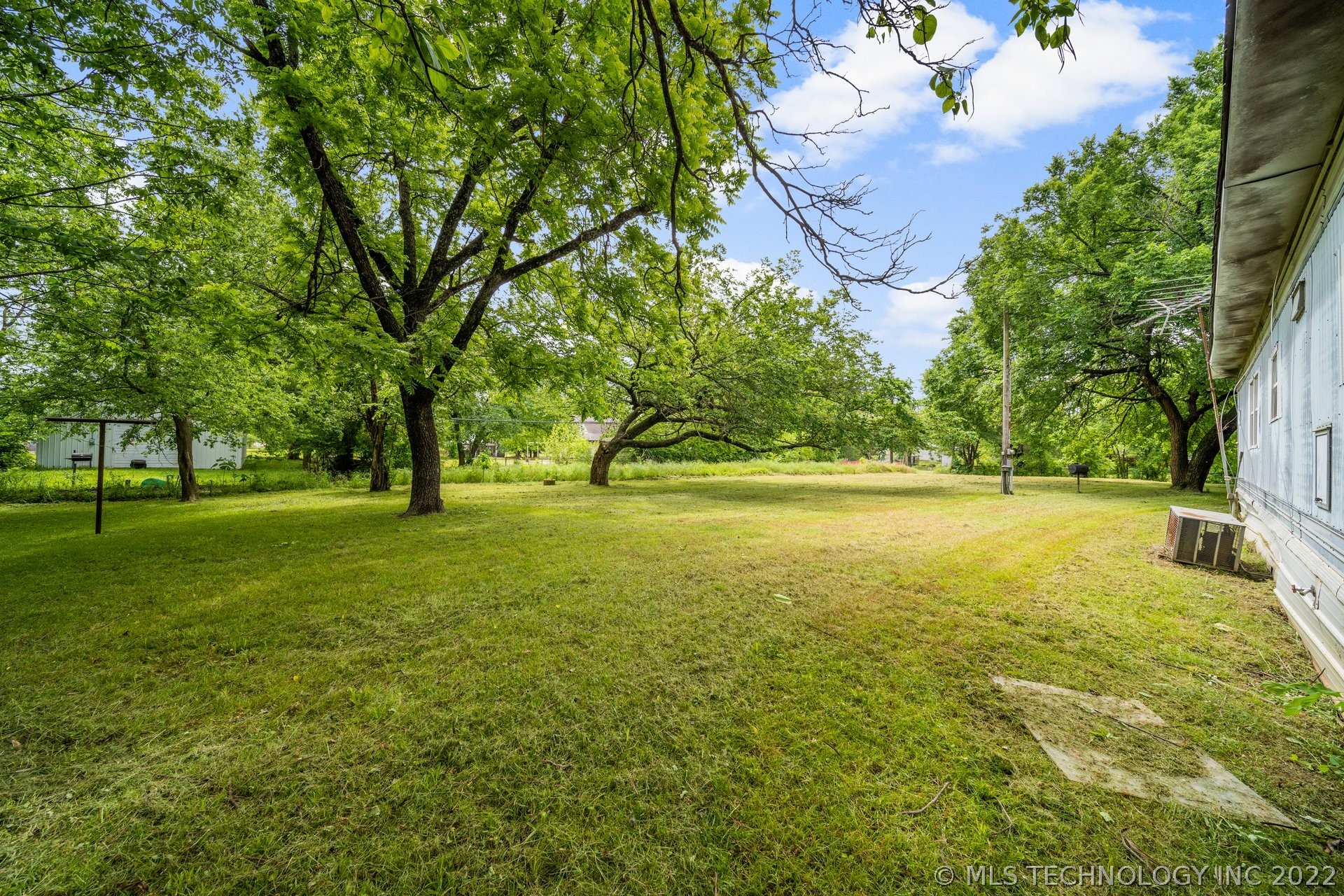 912 S Freeman Avenue Property Photo 15