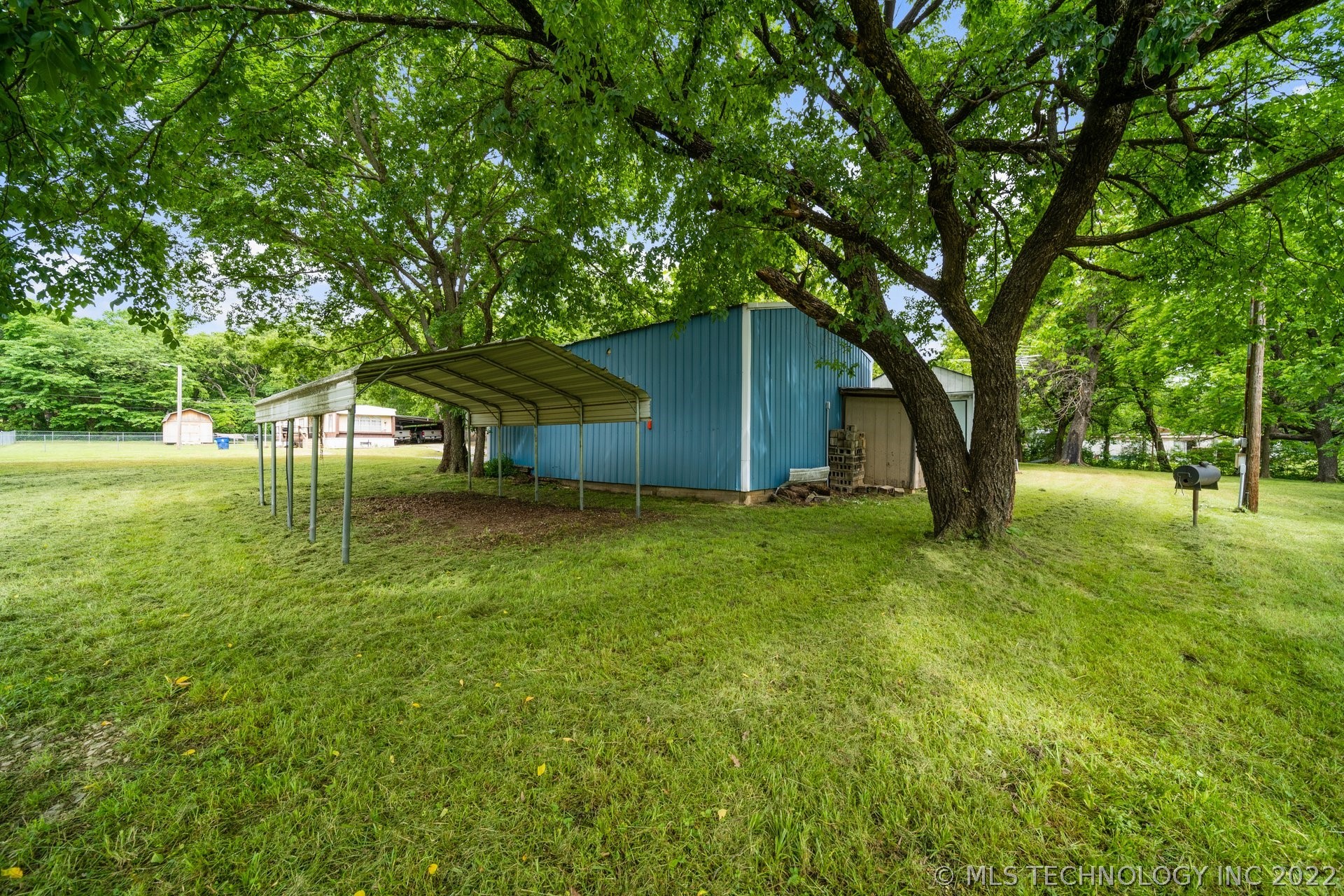 912 S Freeman Avenue Property Photo 16