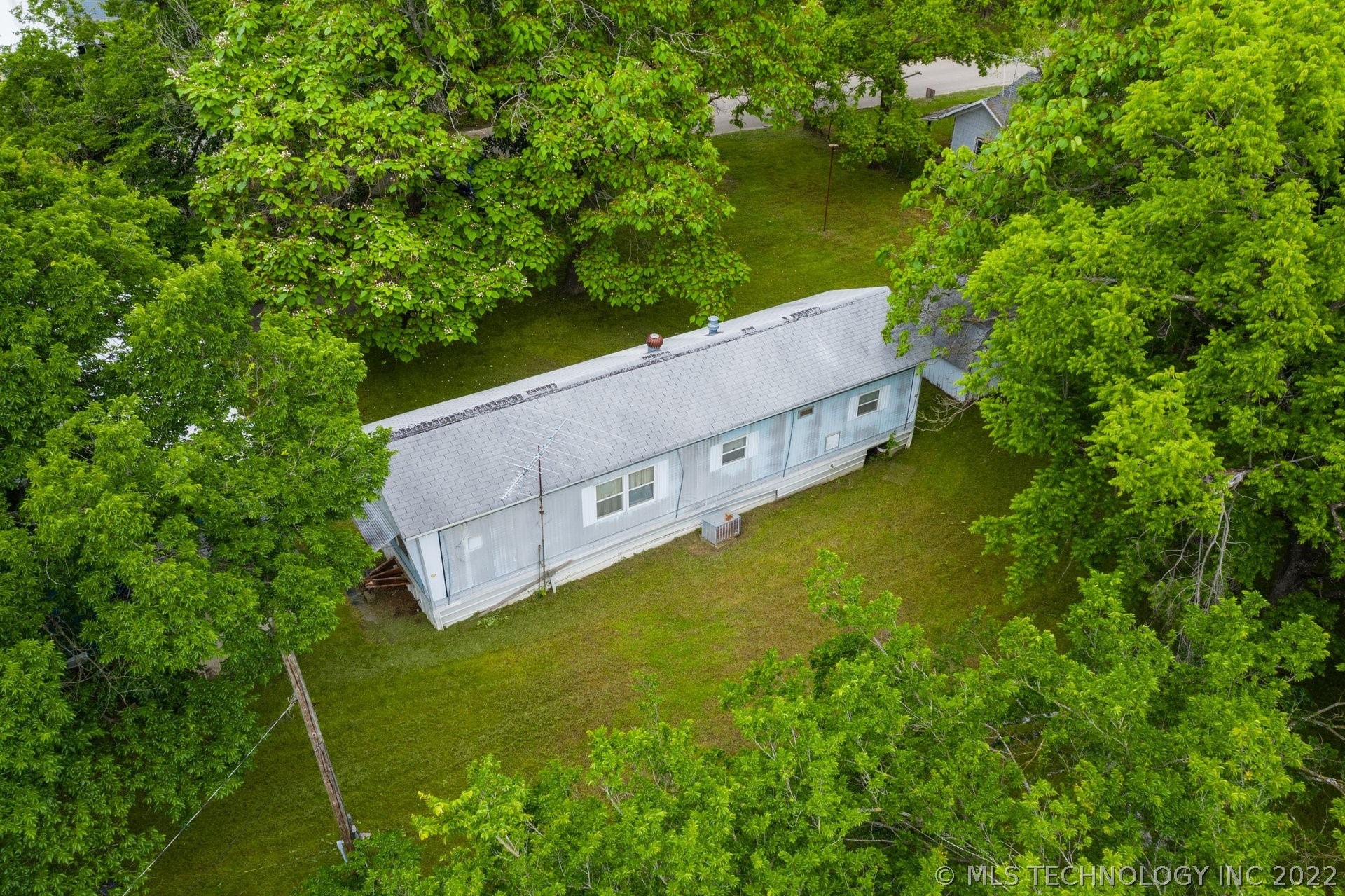 912 S Freeman Avenue Property Photo 18