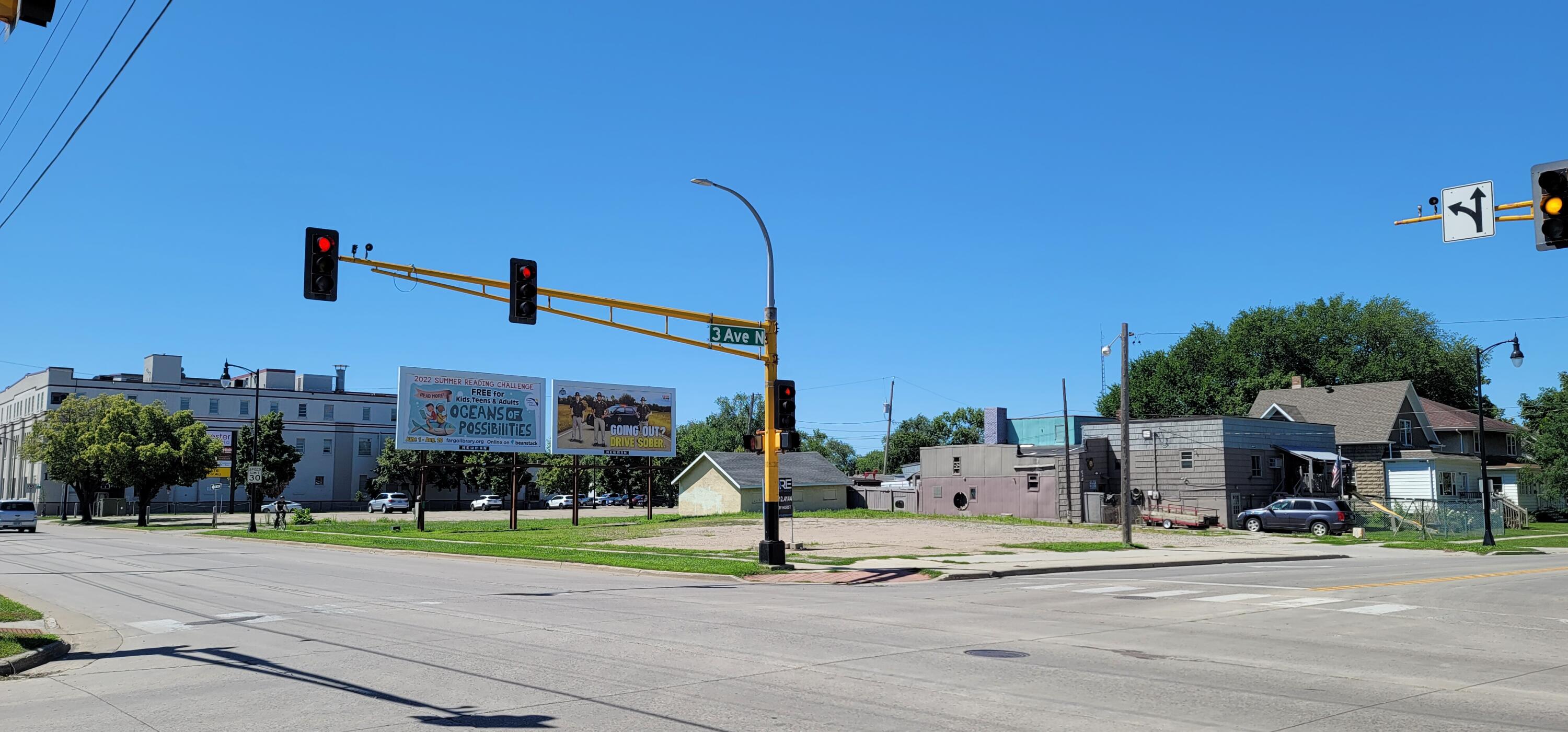 216 N University Drive Property Photo 1