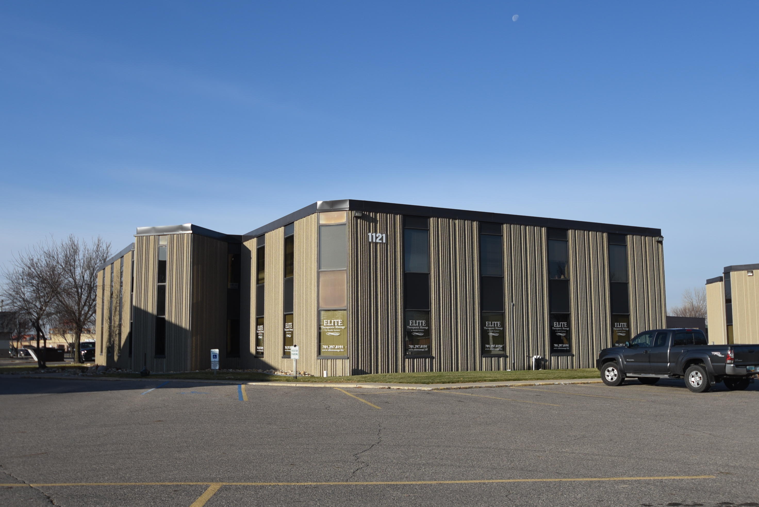 1121 Westrac Drive Property Photo 1