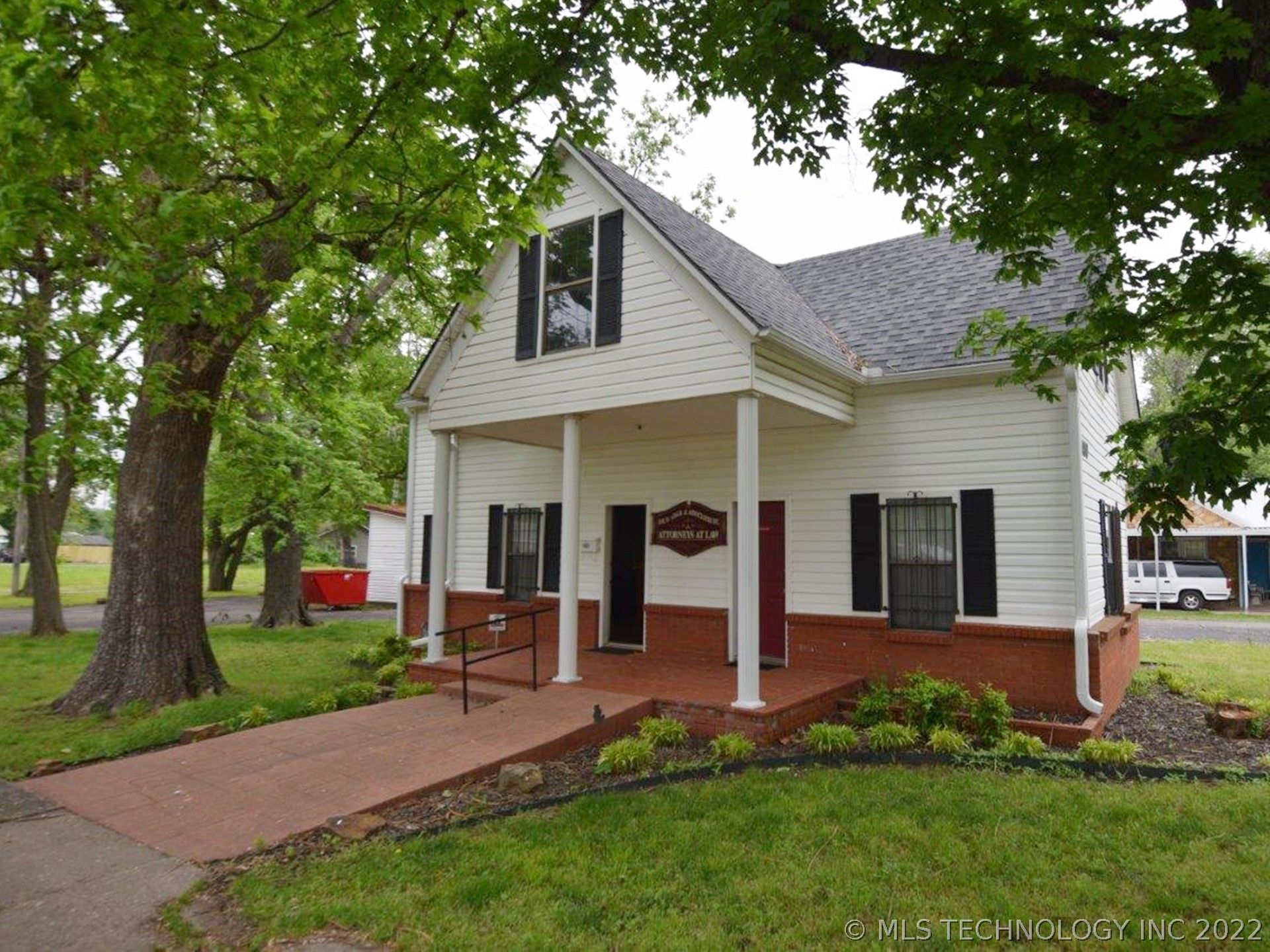 400 W Division Street Property Photo 1