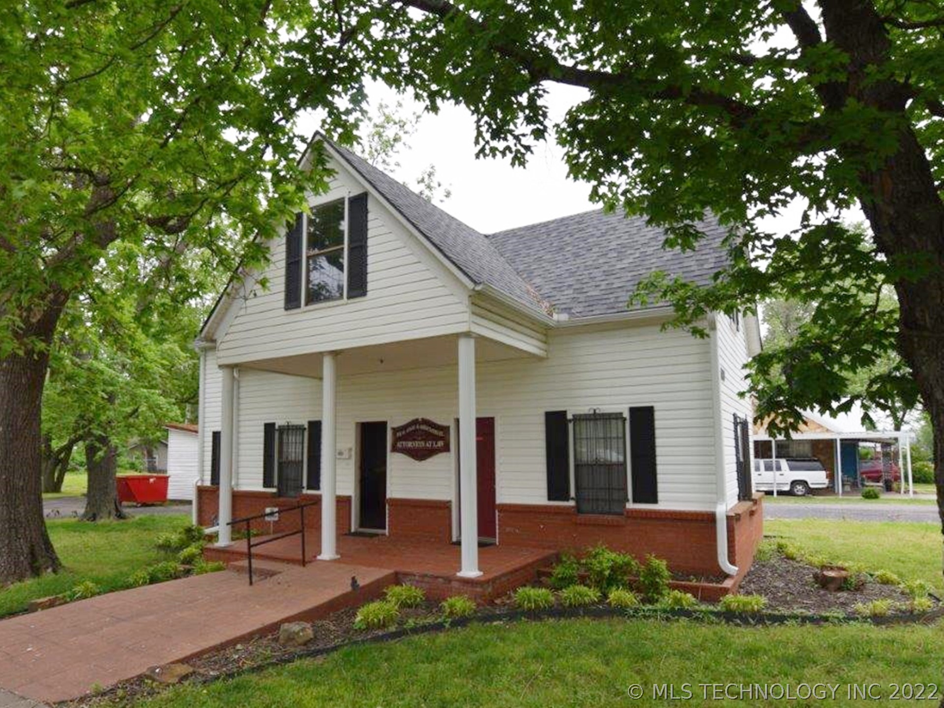 400 W Division Street Property Photo 2