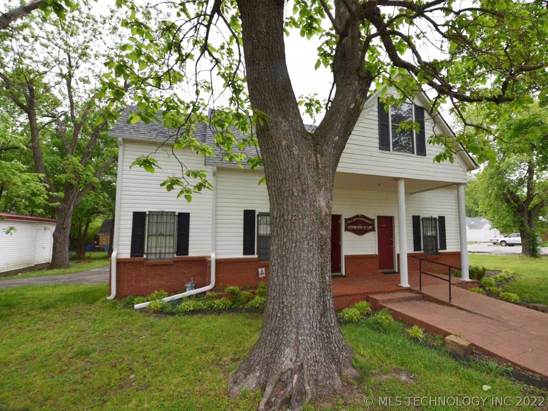 400 W Division Street Property Photo 3