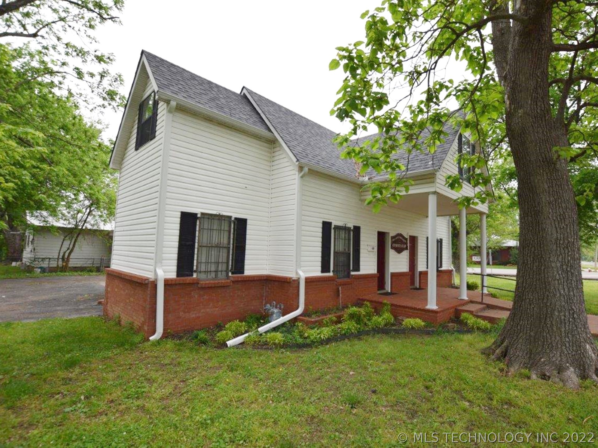 400 W Division Street Property Photo 4