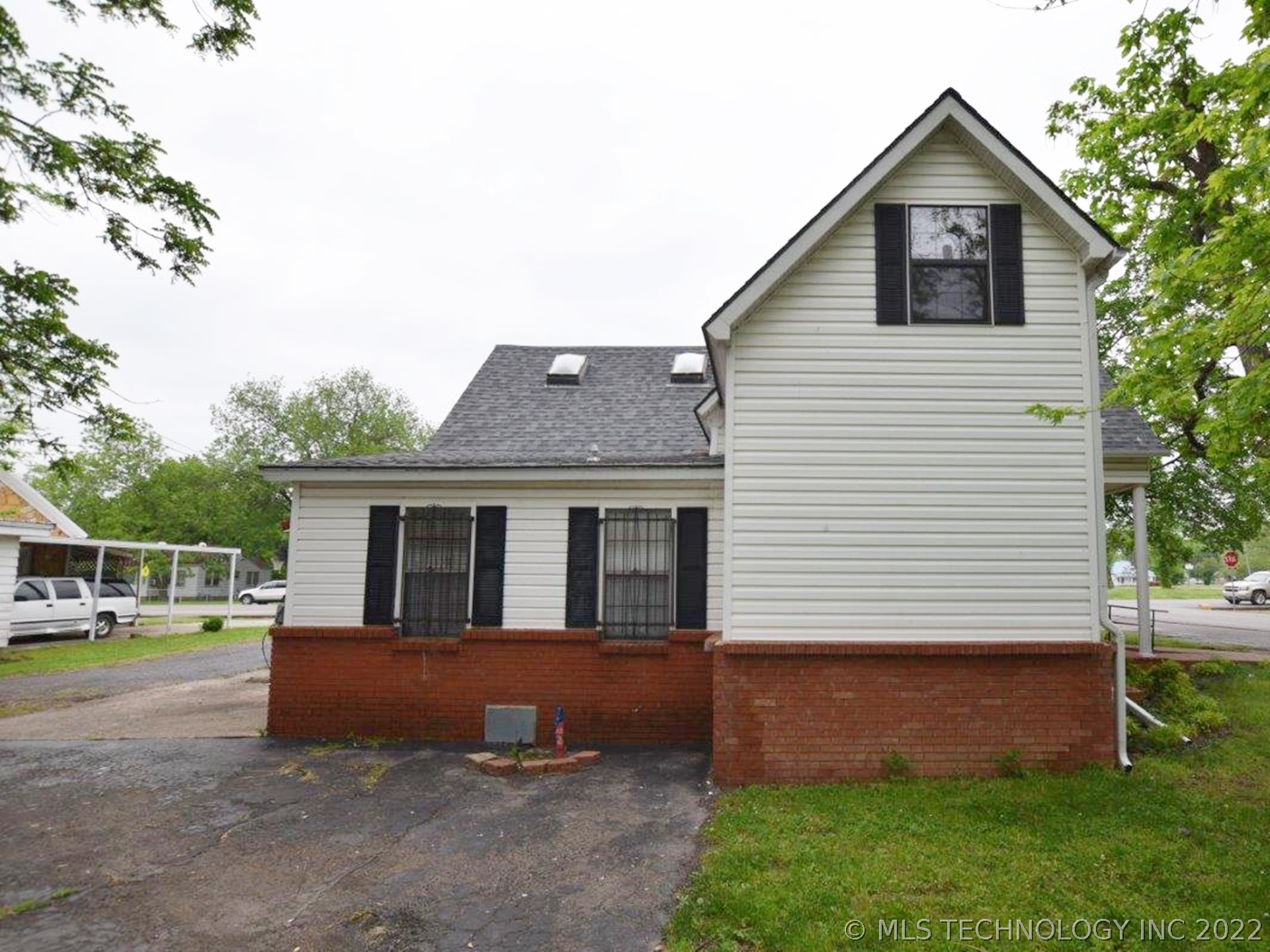 400 W Division Street Property Photo 6