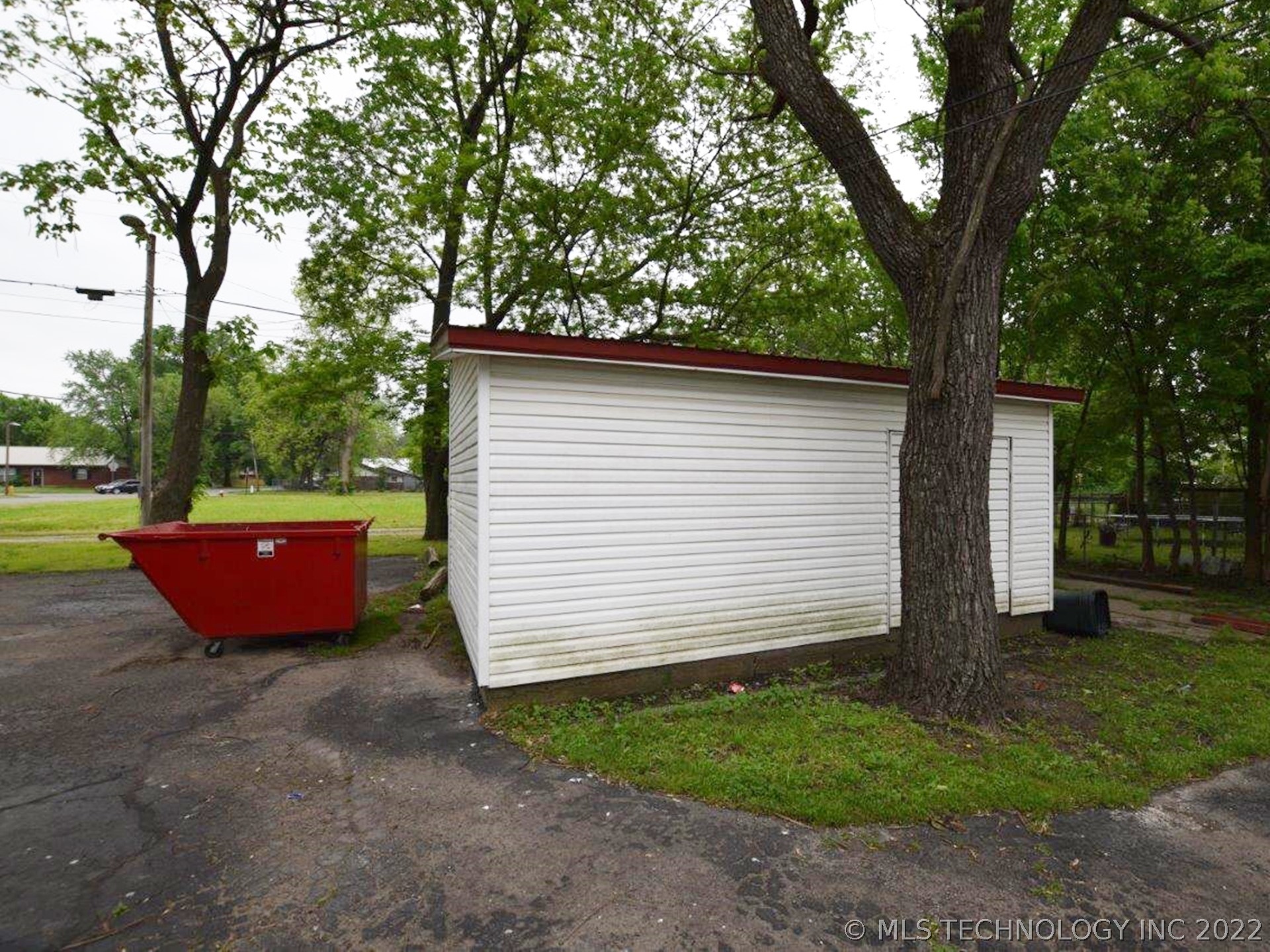 400 W Division Street Property Photo 7