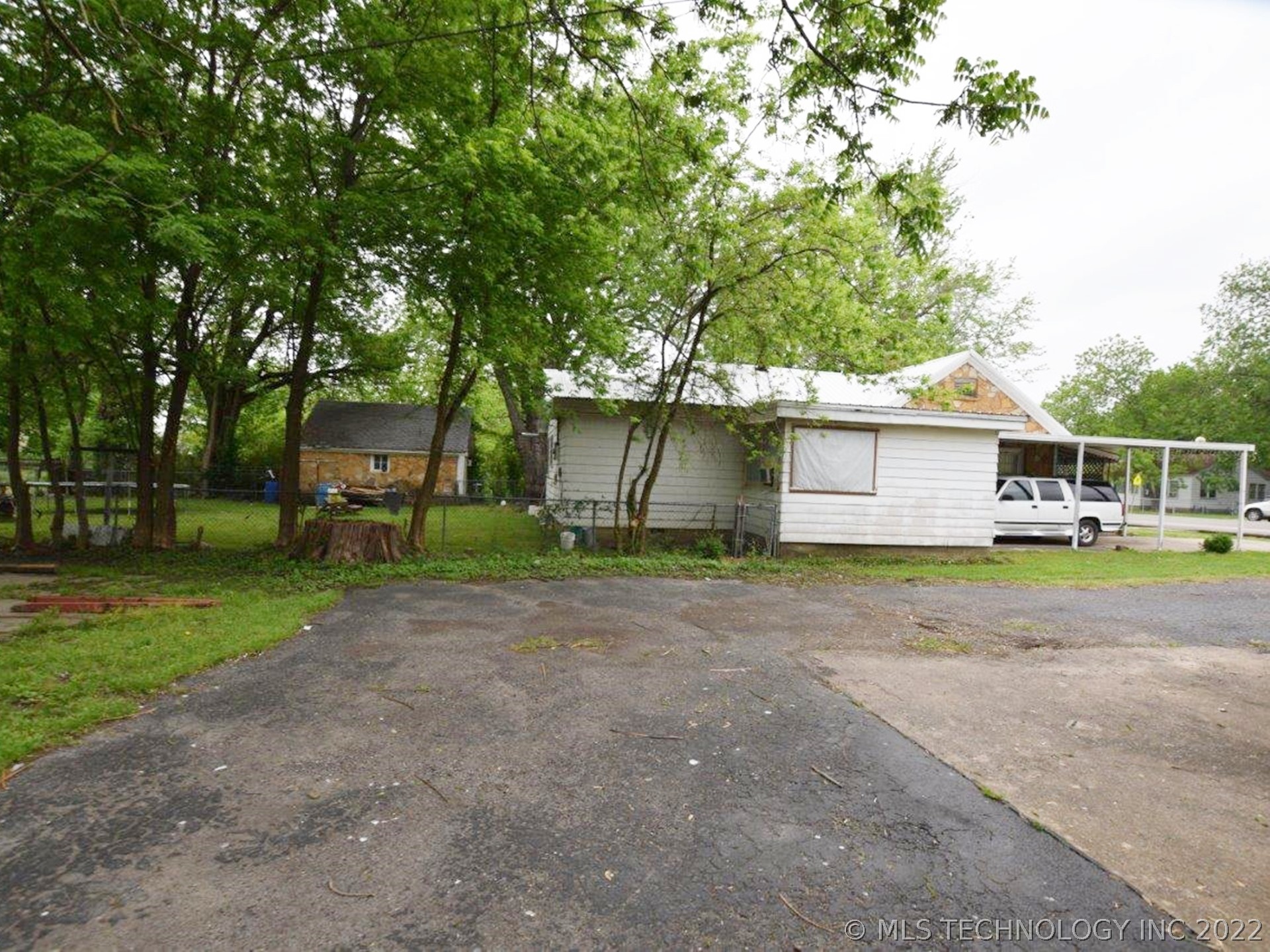 400 W Division Street Property Photo 8