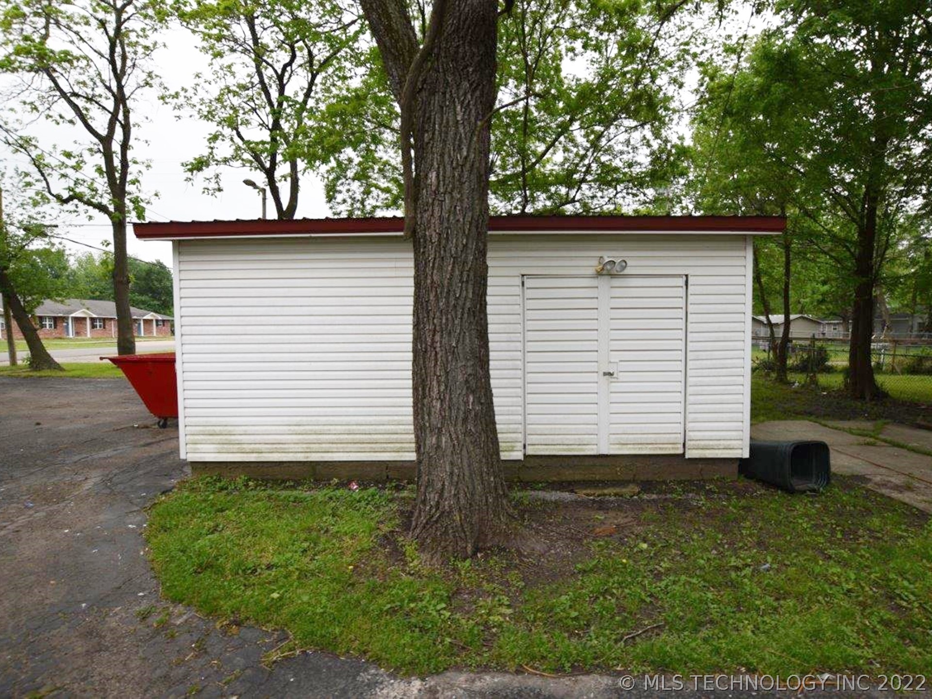 400 W Division Street Property Photo 9