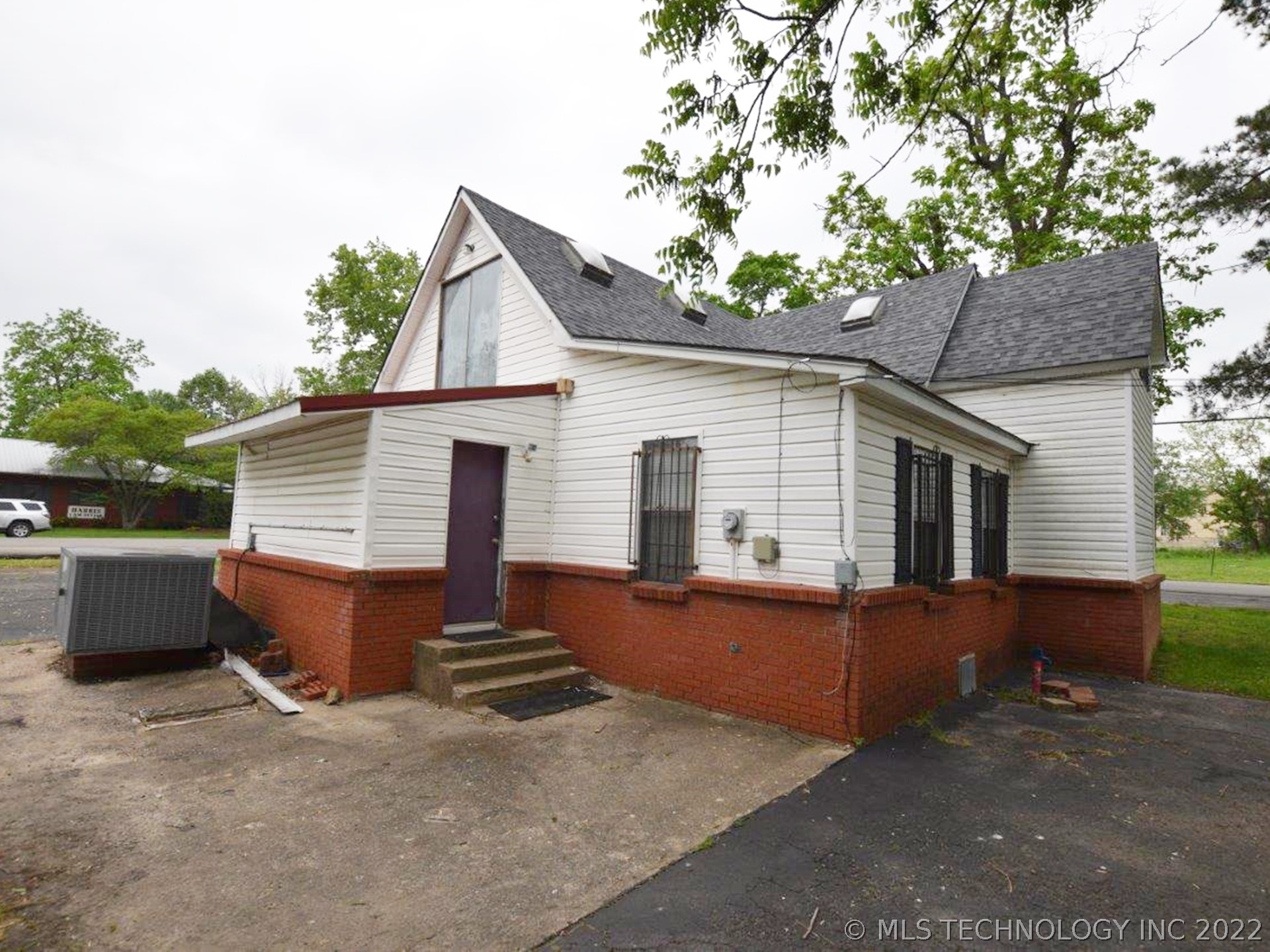 400 W Division Street Property Photo 10