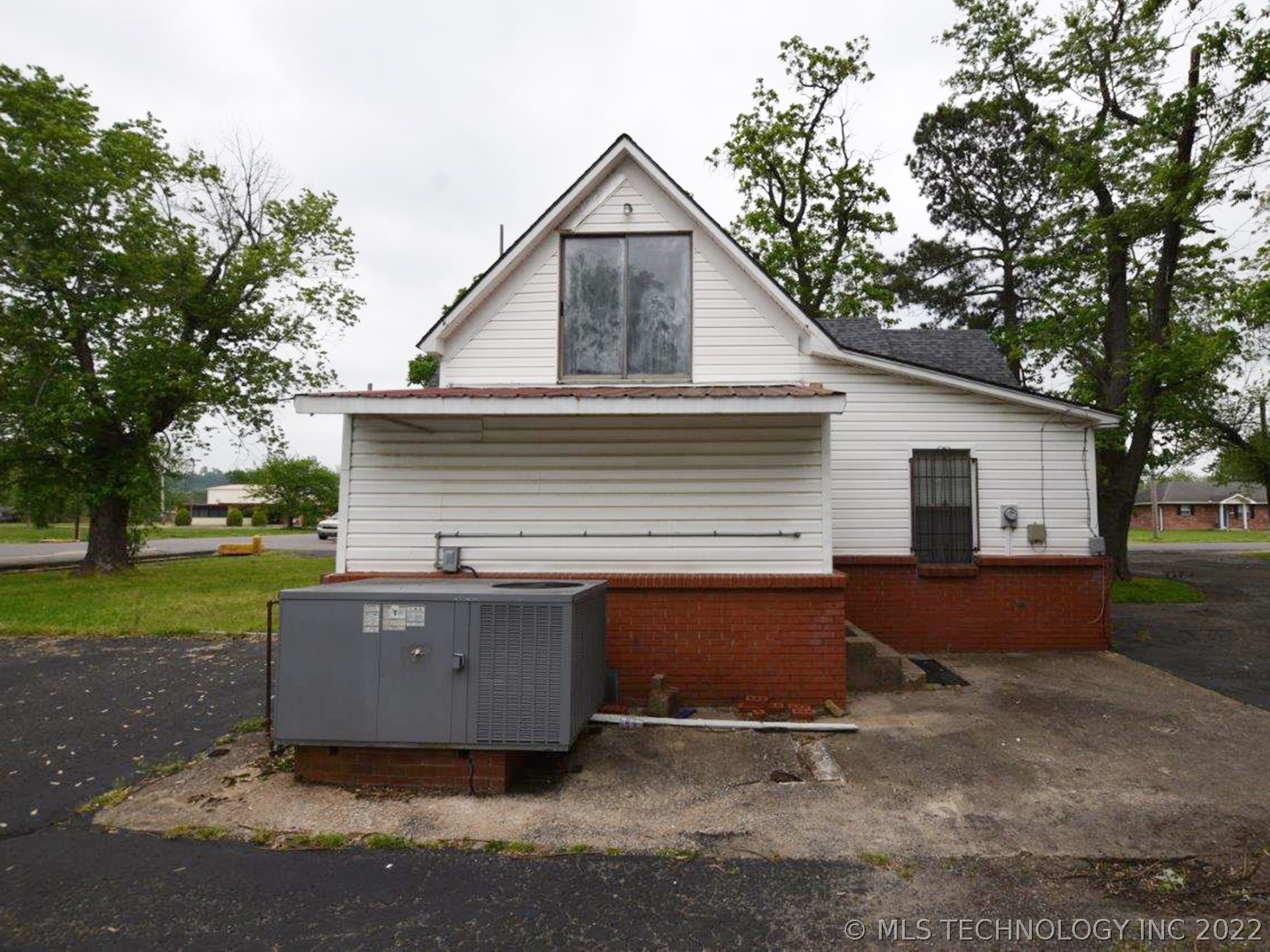 400 W Division Street Property Photo 11