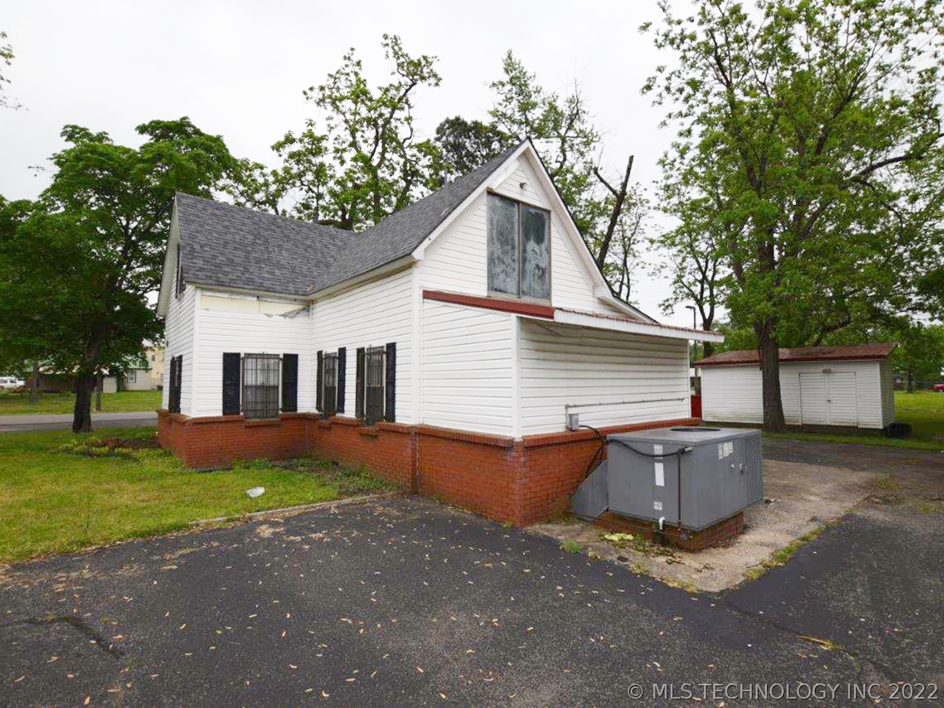 400 W Division Street Property Photo 12