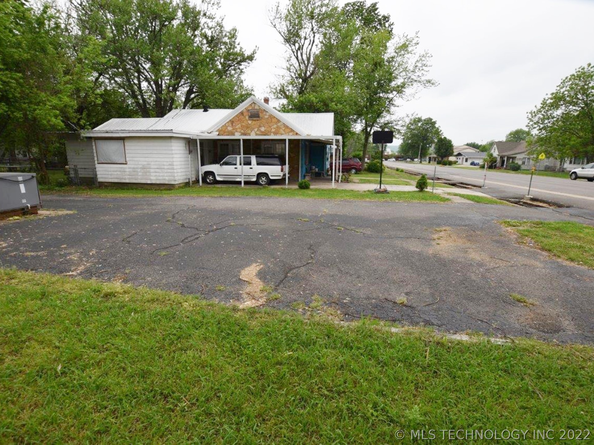 400 W Division Street Property Photo 13