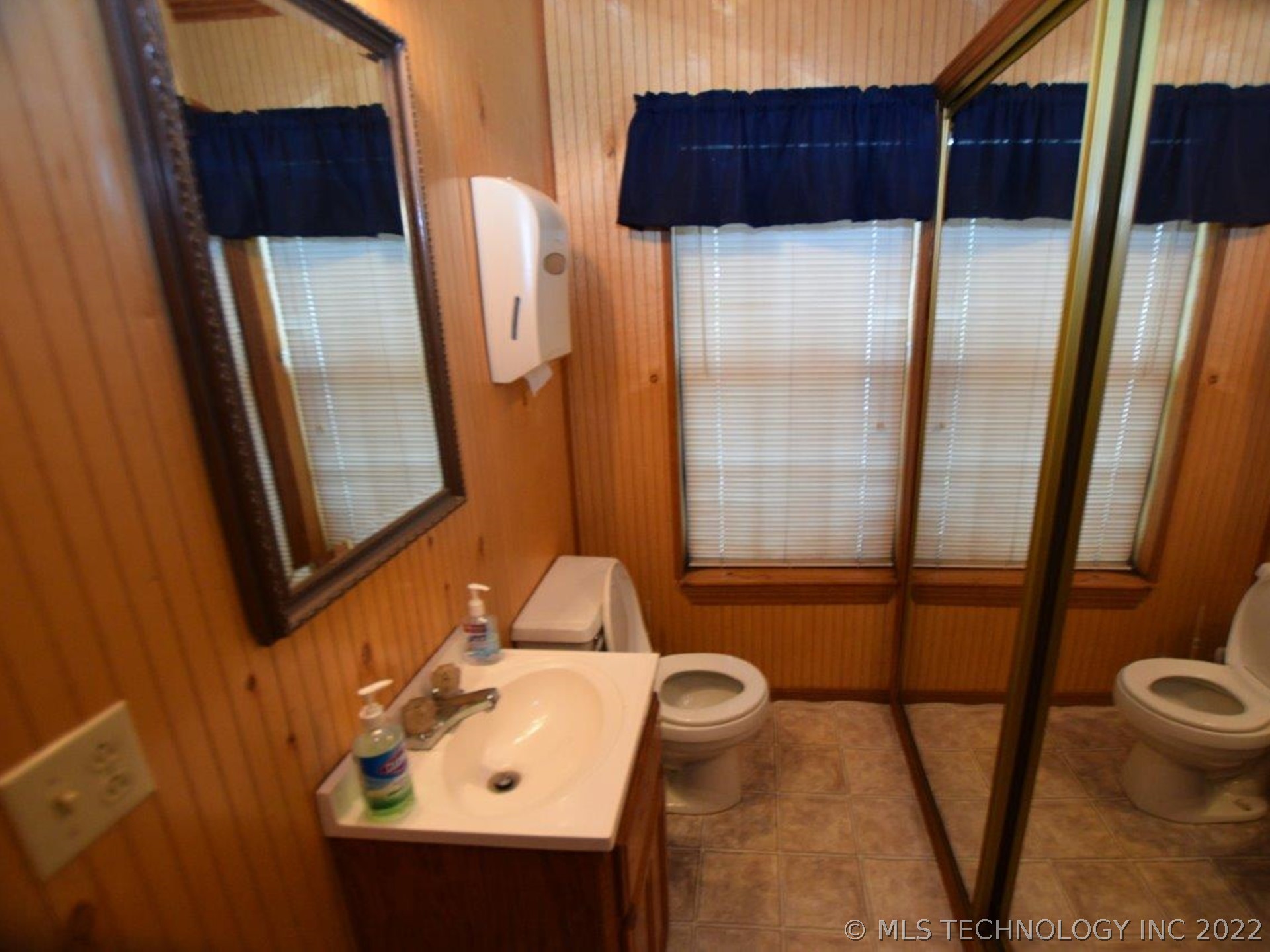 400 W Division Street Property Photo 21