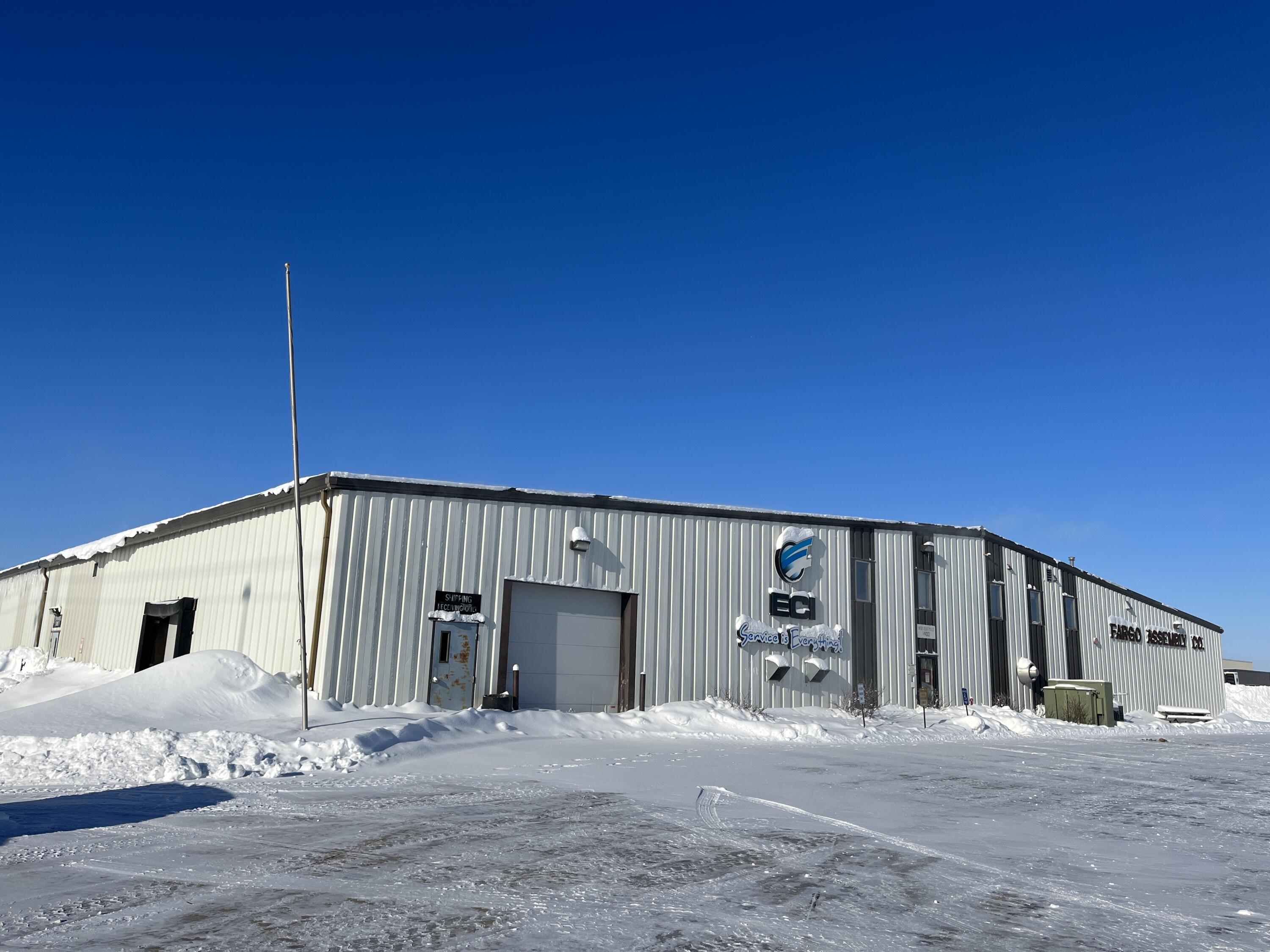 1402 43 Street N Property Photo 2