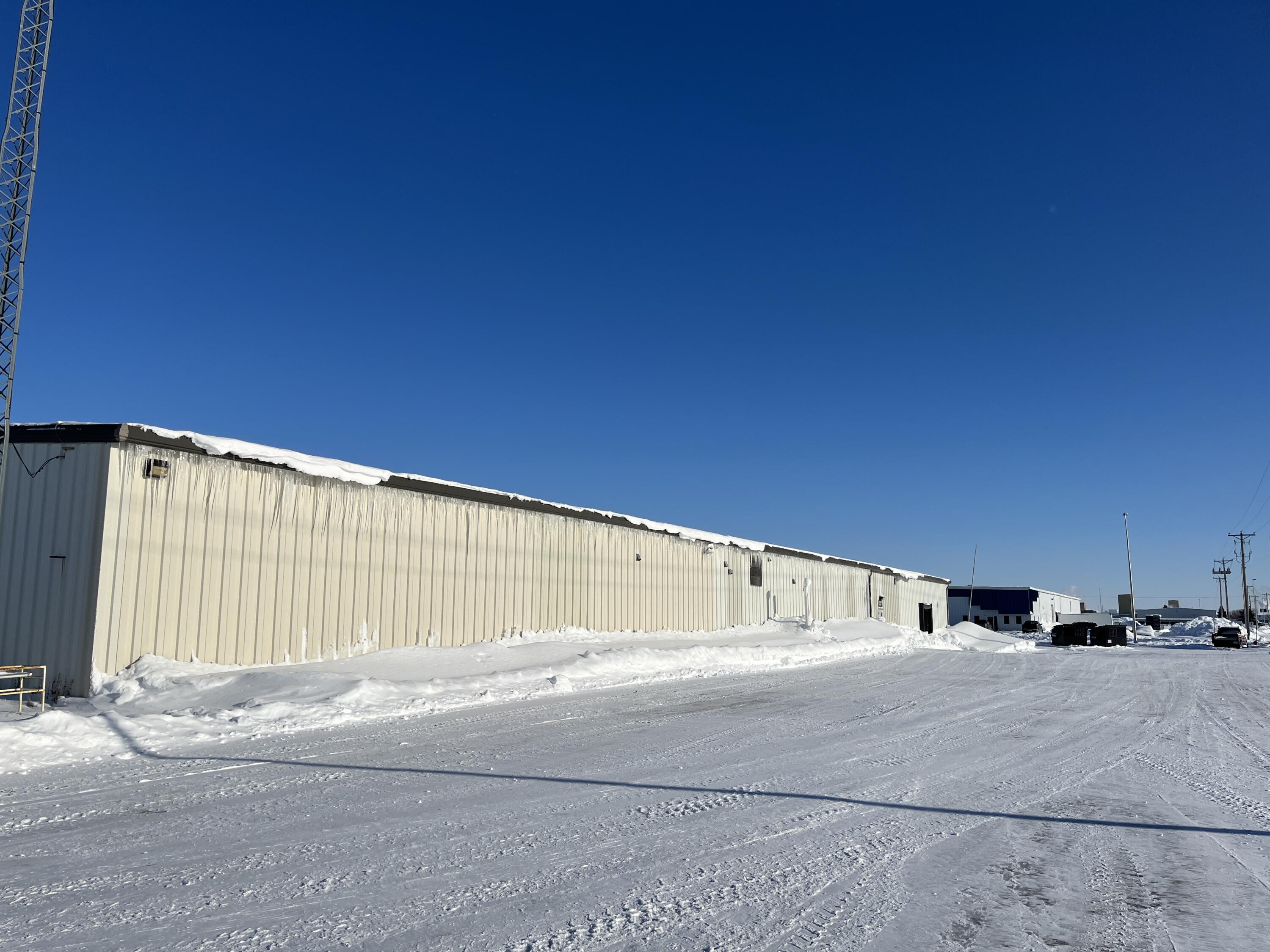 1402 43 Street N Property Photo 4