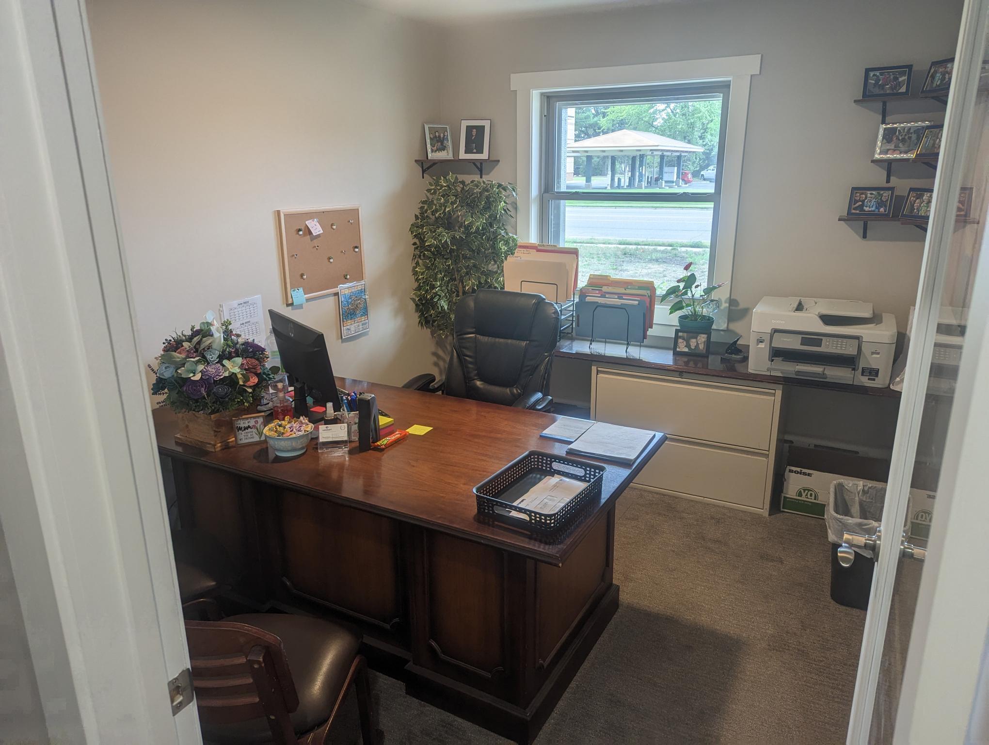 201 1st St E Property Photo 8