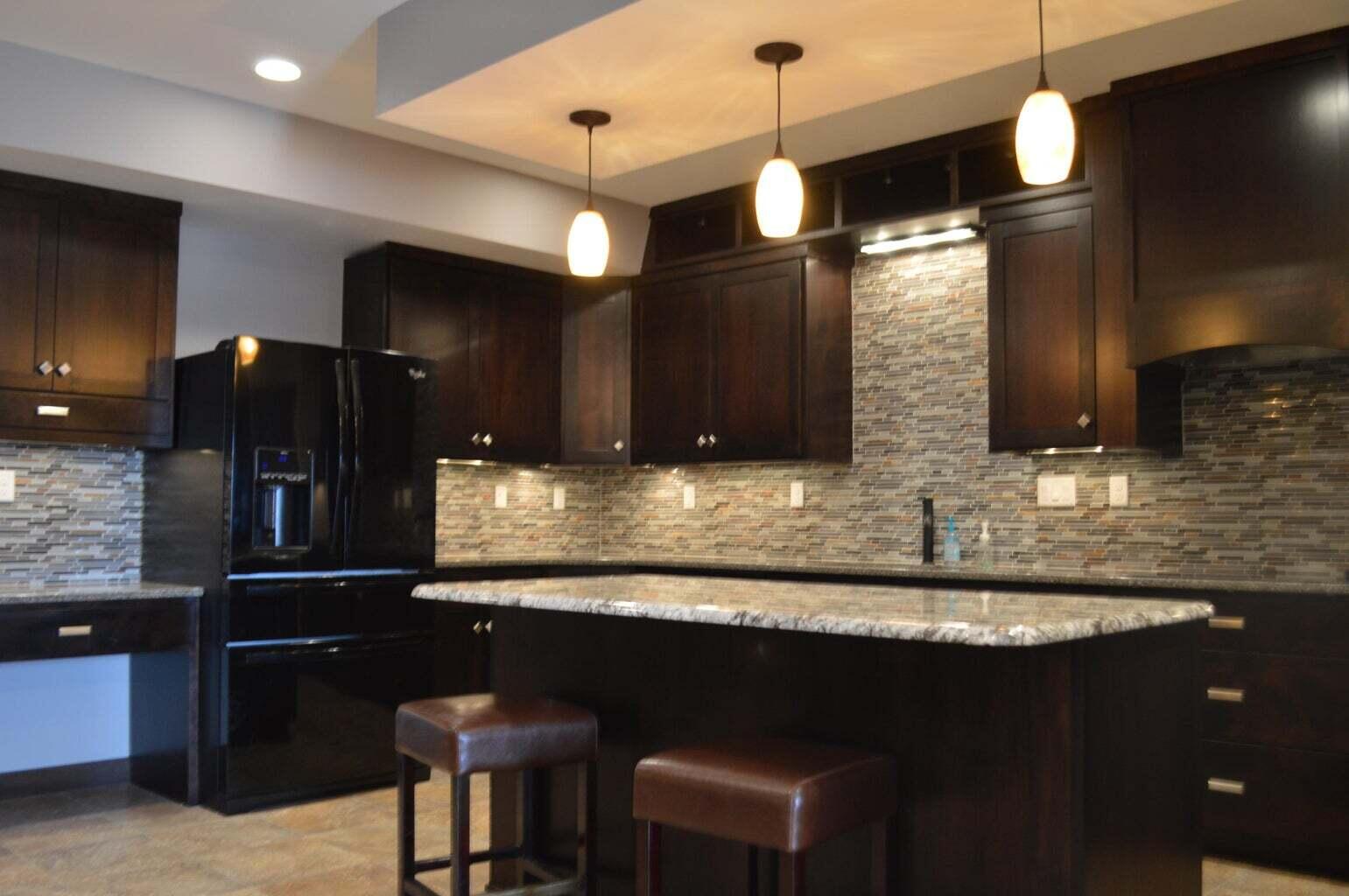 2528 Main Avenue W Property Photo 9