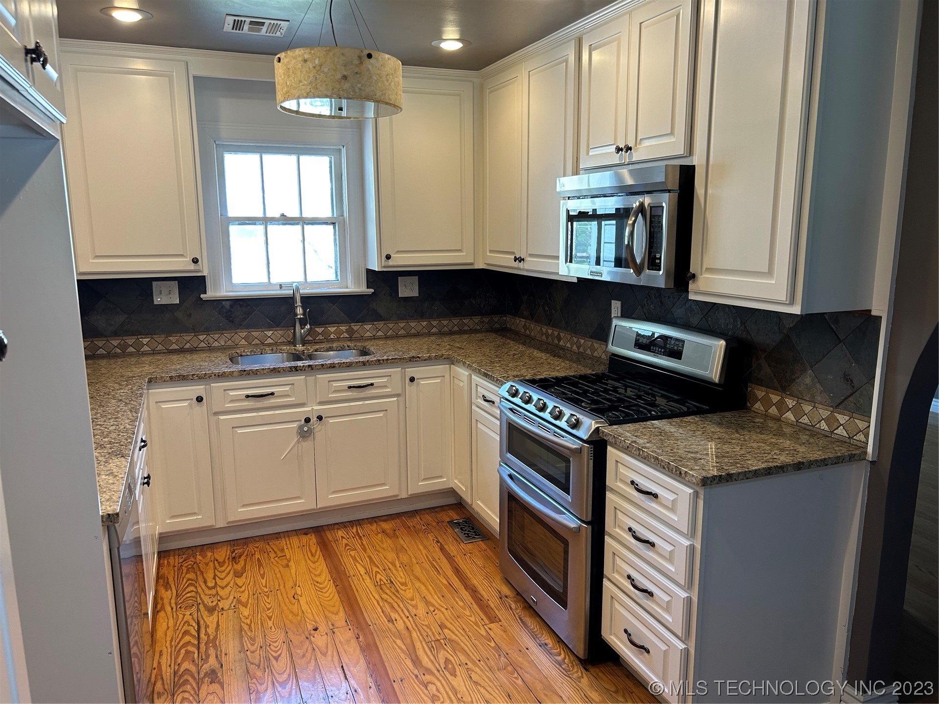 3026 S Boston Place Property Photo 7