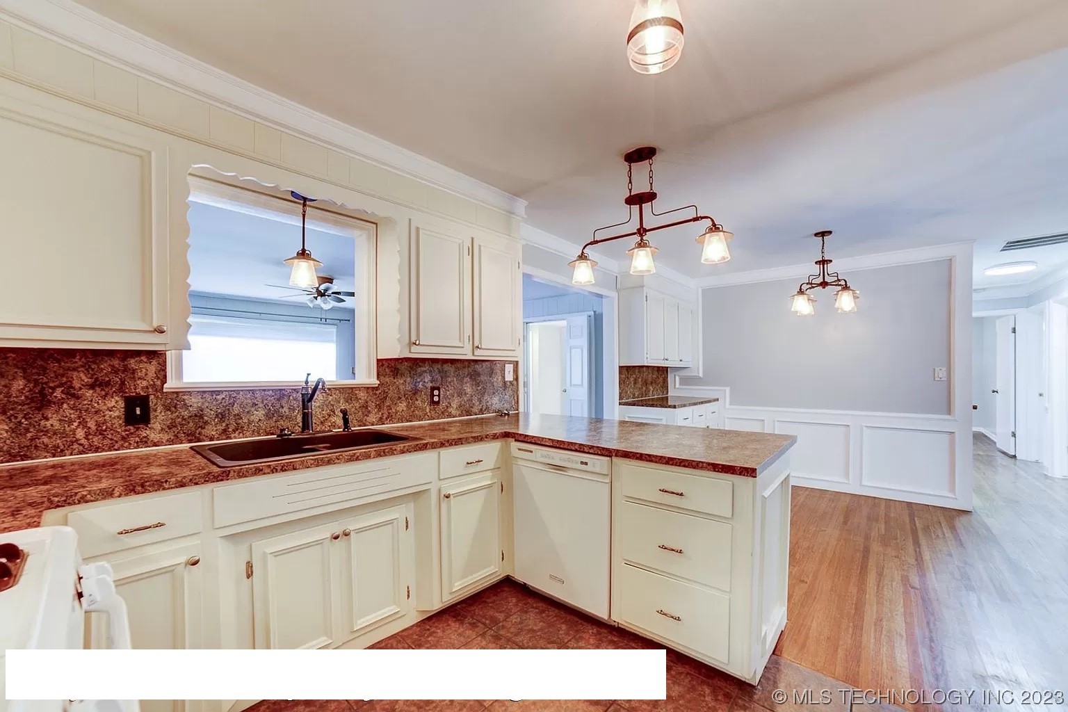 1809 S Elm Avenue Property Photo 4