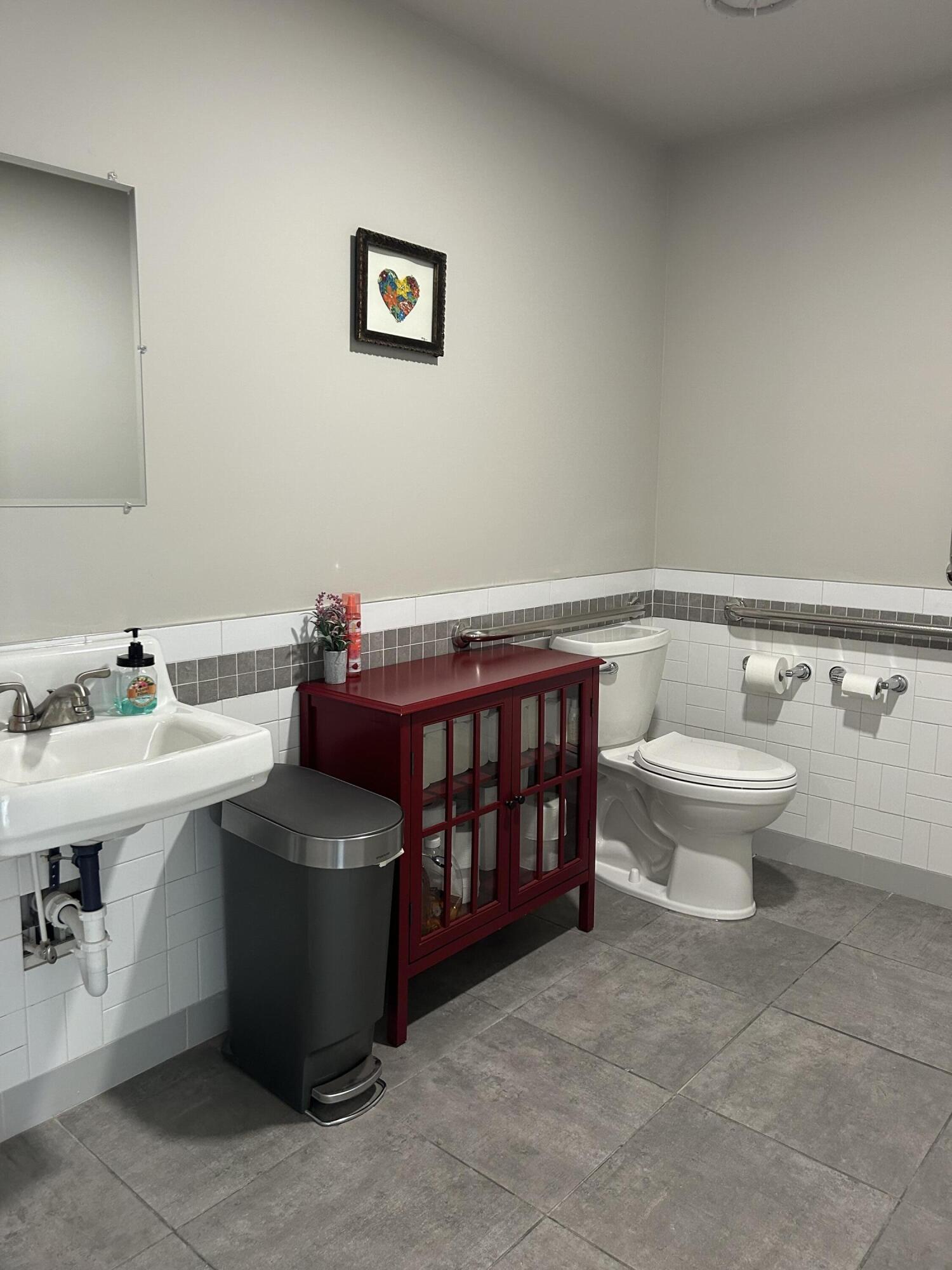 201 1st St E Property Photo 9