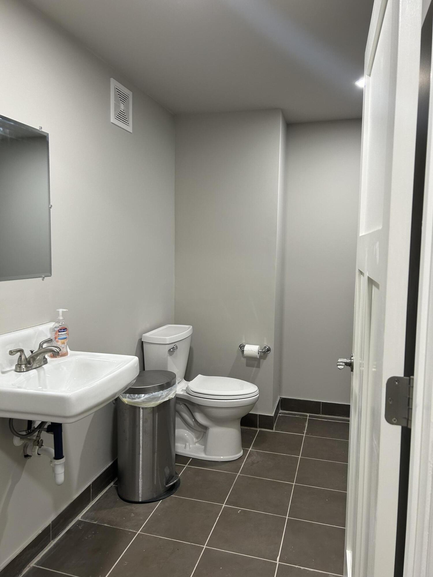 201 1st St E Property Photo 24