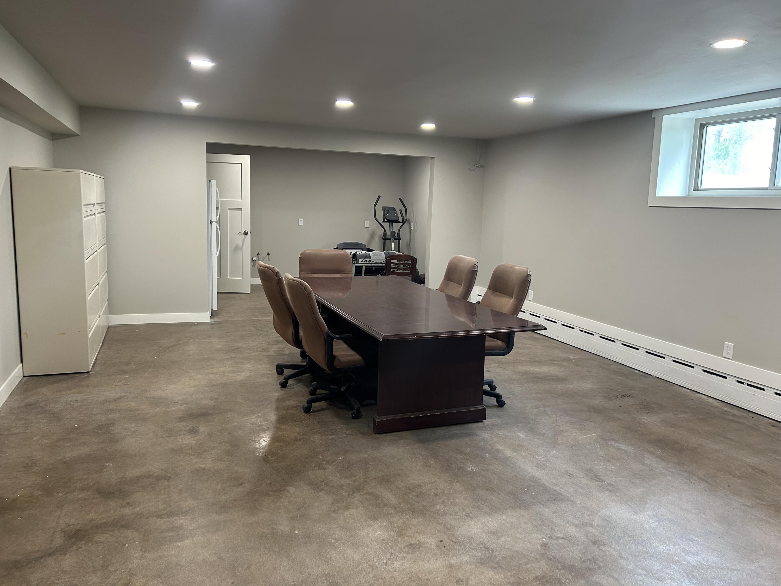 201 1st St E Property Photo 25