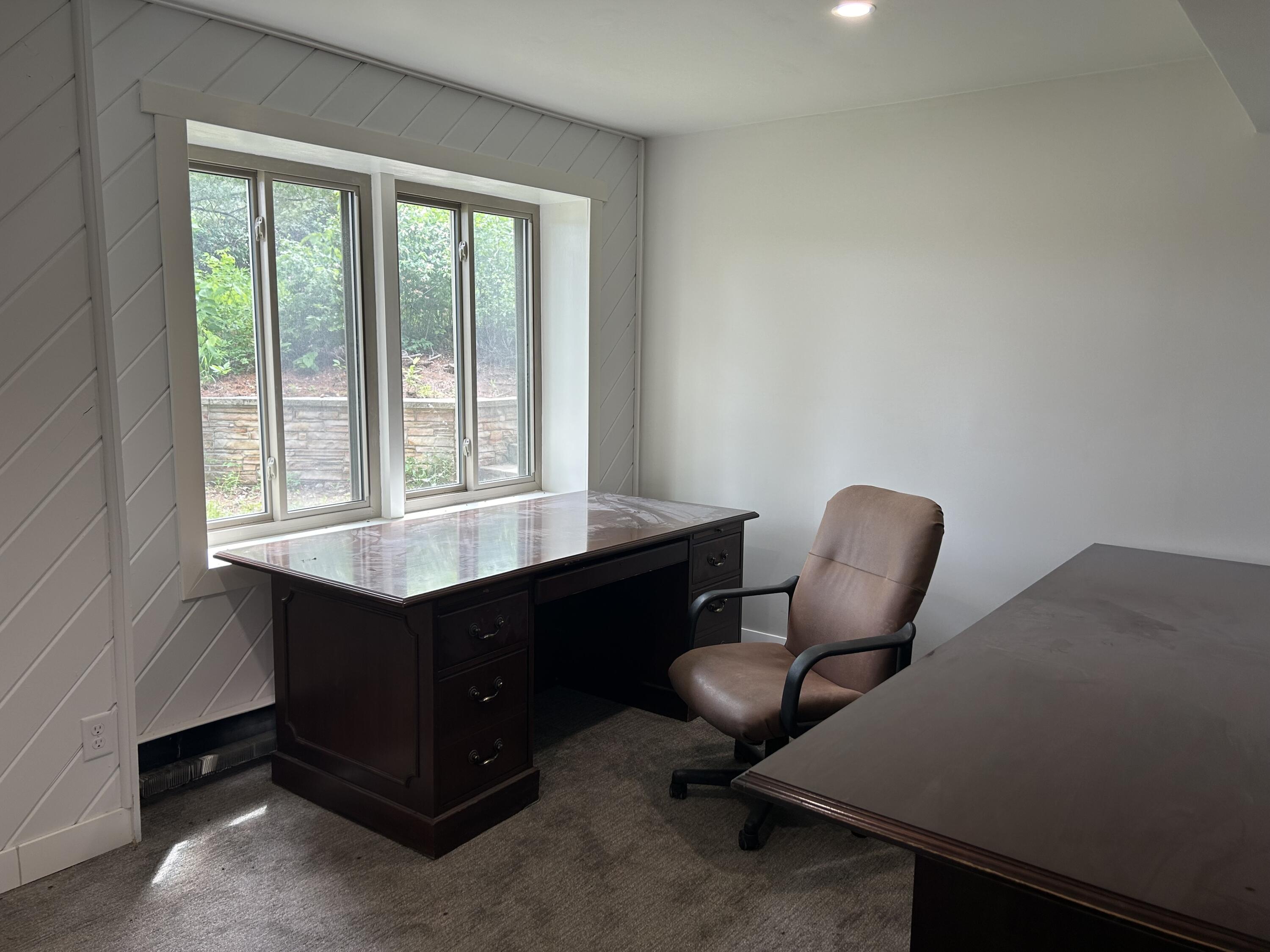 201 1st St E Property Photo 27