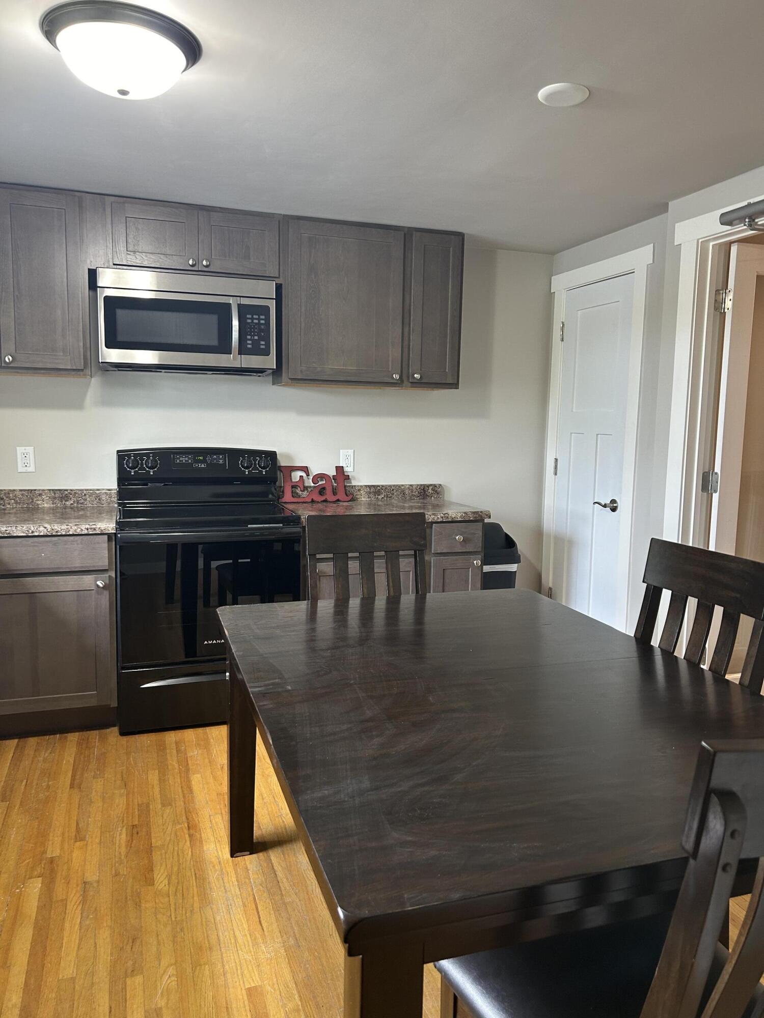 201 1st St E Property Photo 30