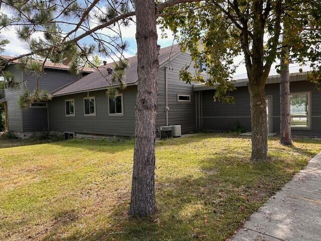 201 1st St E Property Photo 48