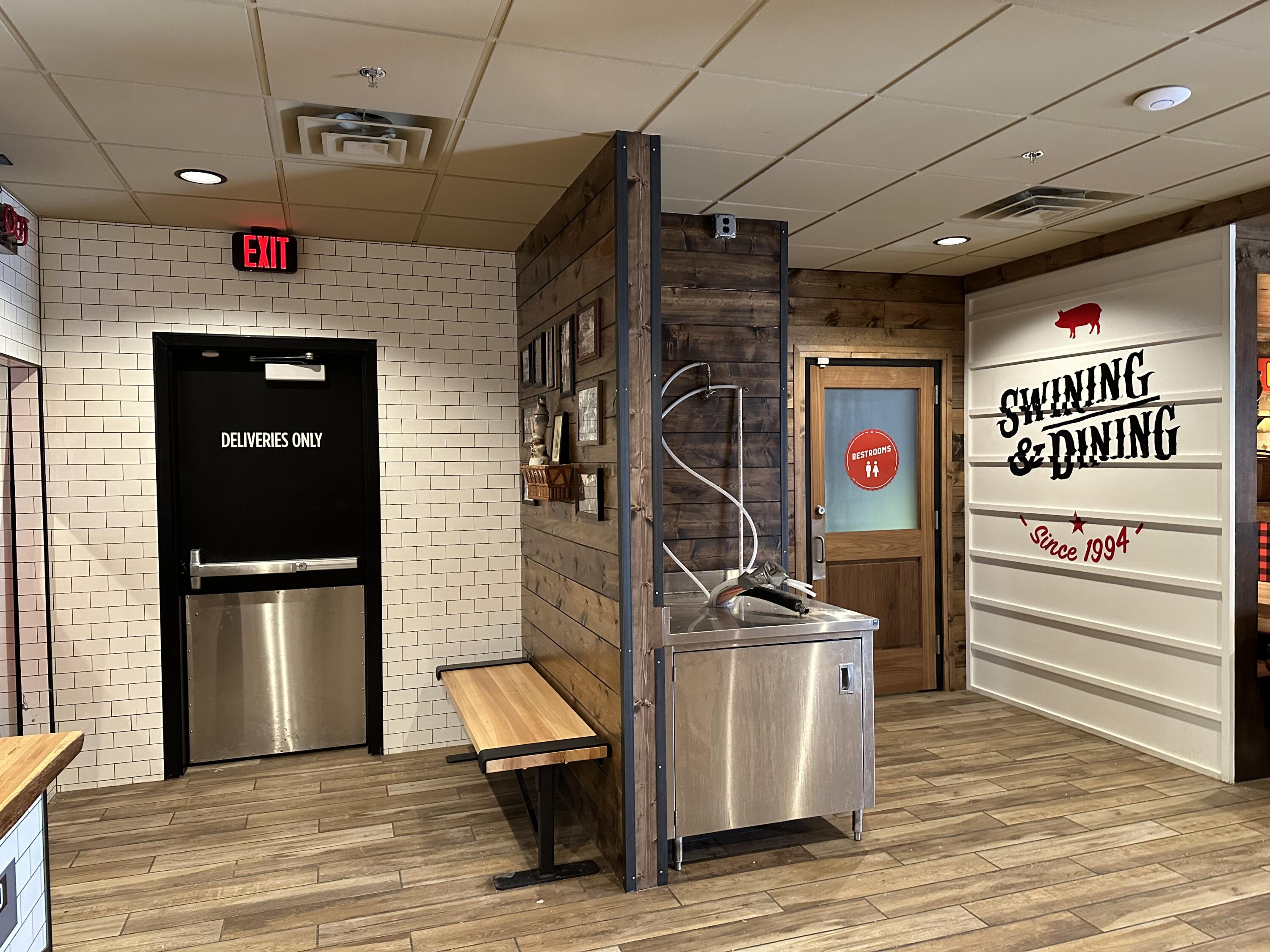 1970 S Columbia Rd Property Photo 4