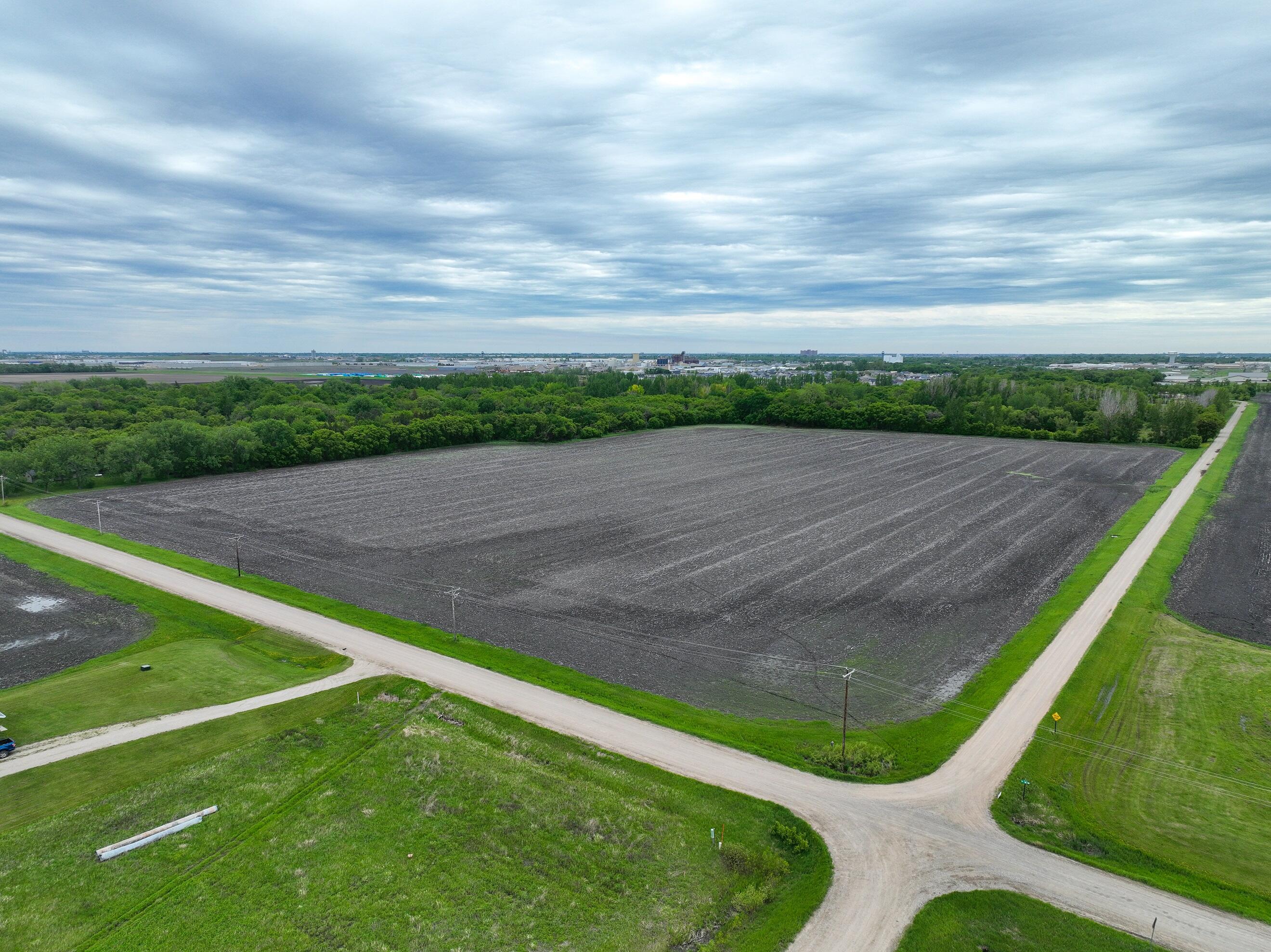 Na Rural 19th Ave N Property Photo 4