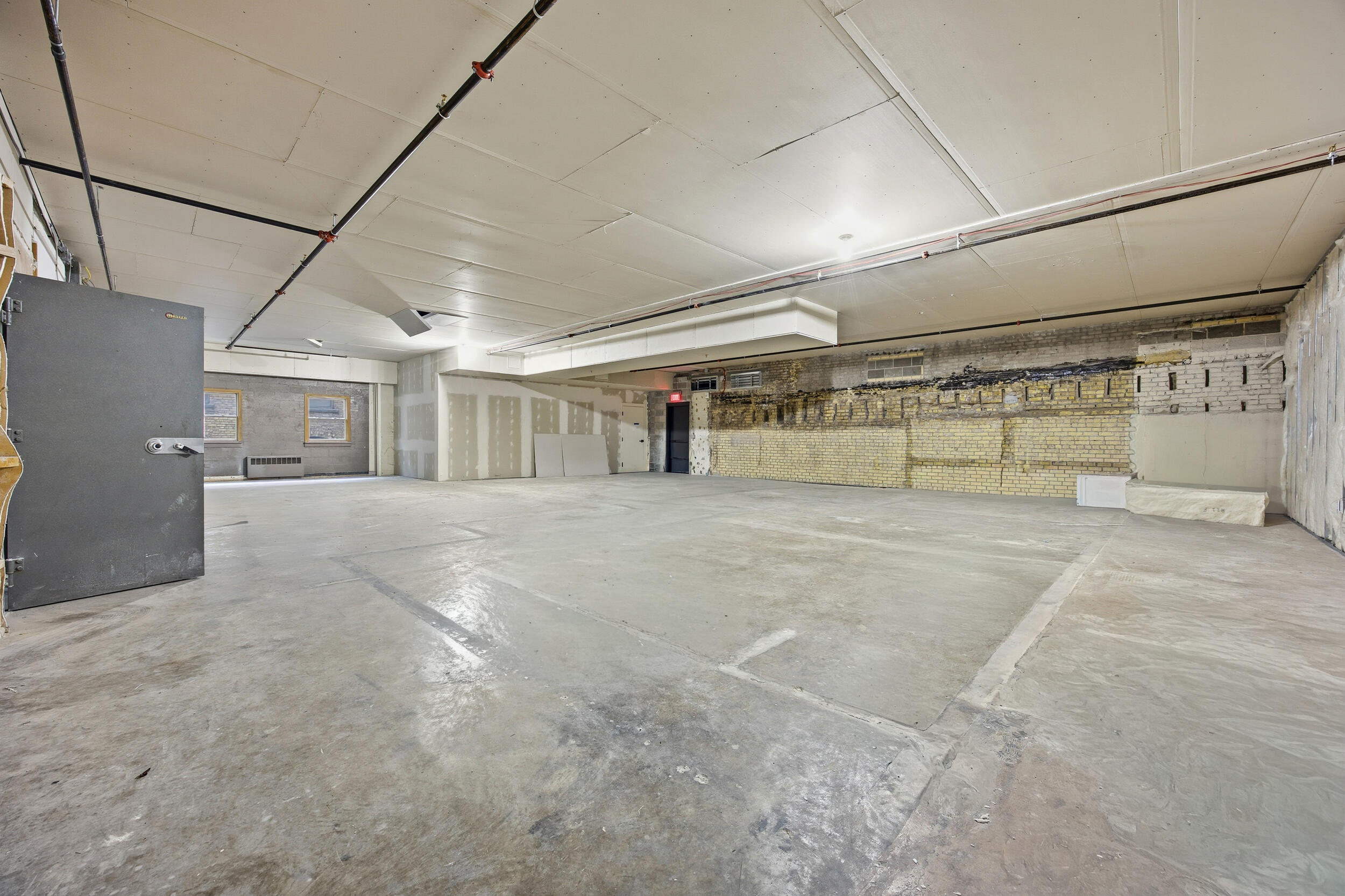 118 Broadway N Property Photo 6