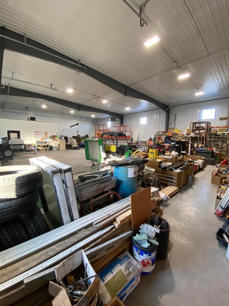 2520 Main Avenue W Property Photo 6