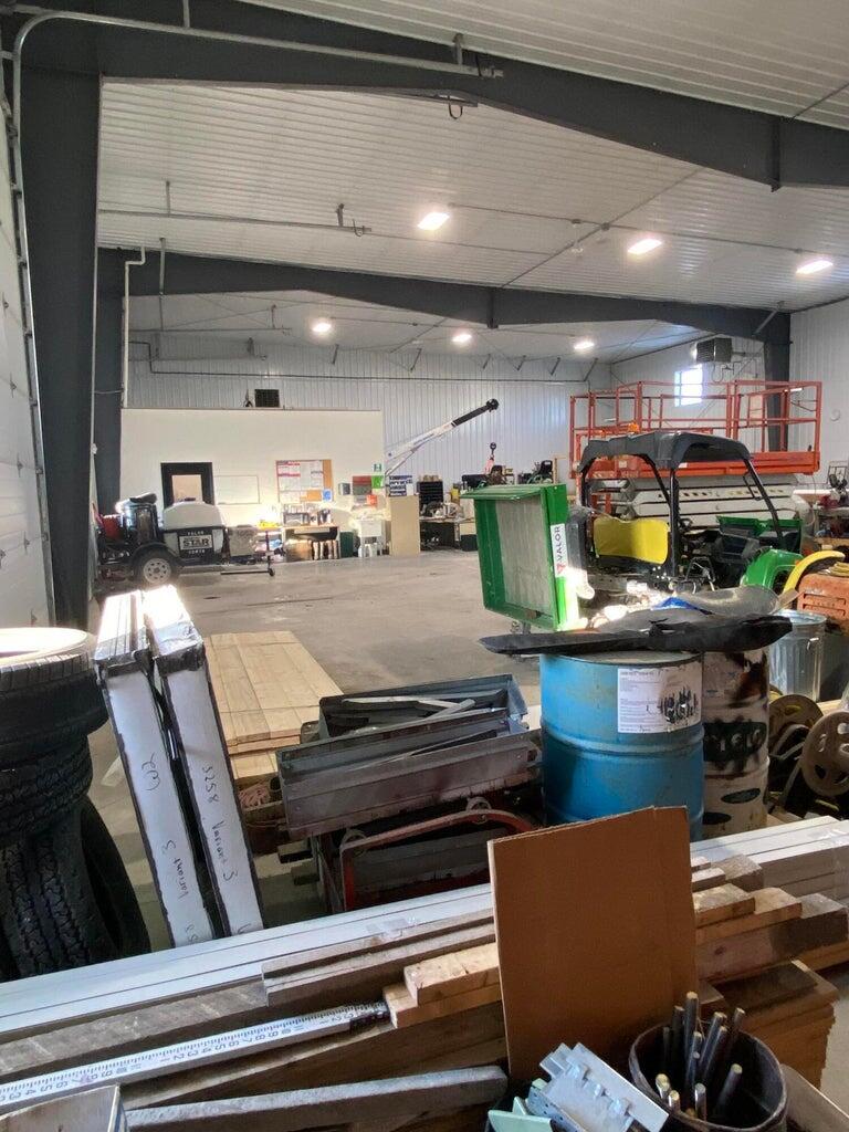 2520 Main Avenue W Property Photo 7