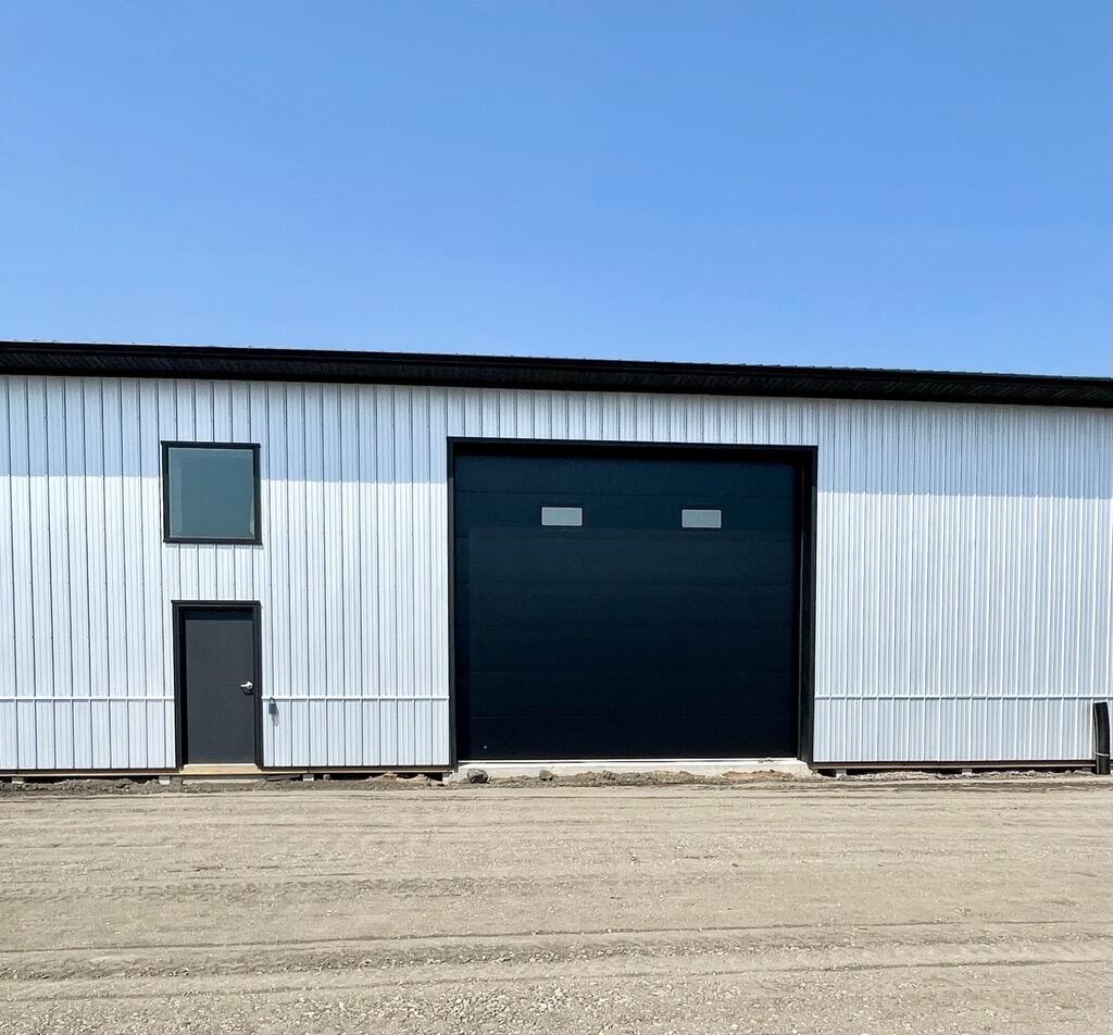 4684 27 Street N Property Photo 4