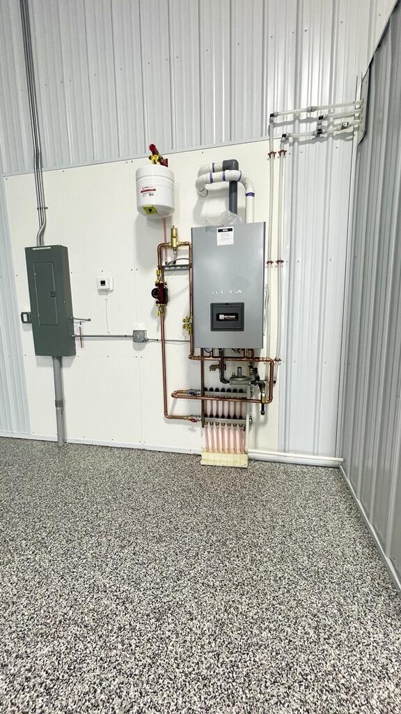 4684 27 Street N Property Photo 6