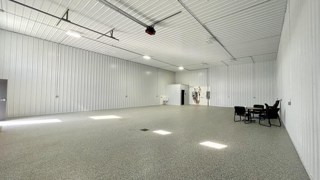 4684 27 Street N Property Photo 7