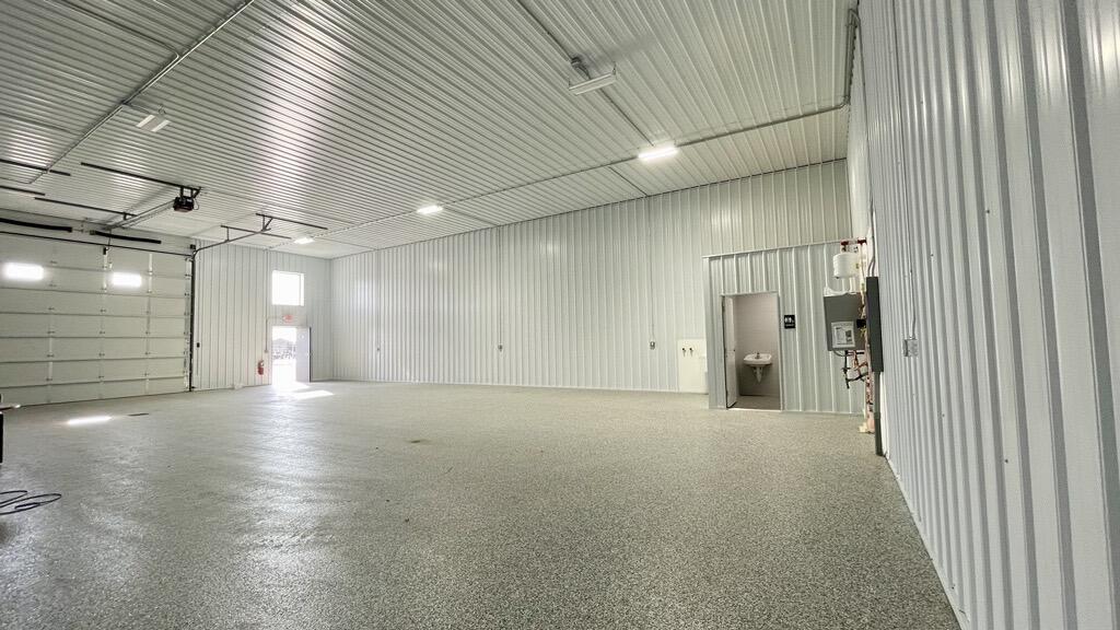 4684 27 Street N Property Photo 9