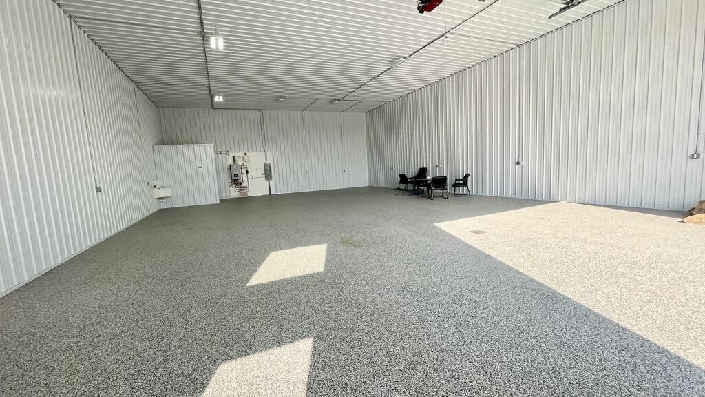 4684 27 Street N Property Photo 10