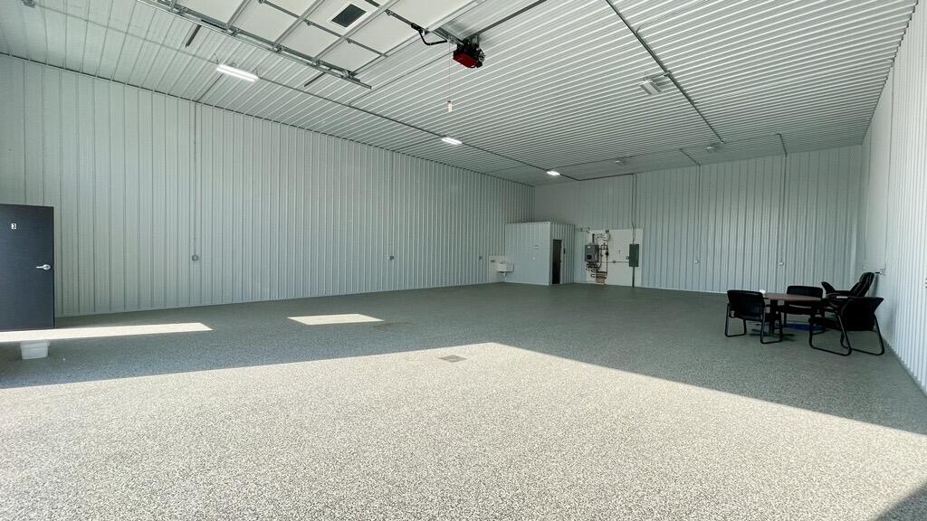 4684 27 Street N Property Photo 11