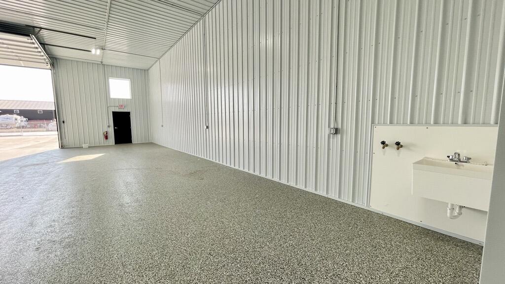 4684 27 Street N Property Photo 13