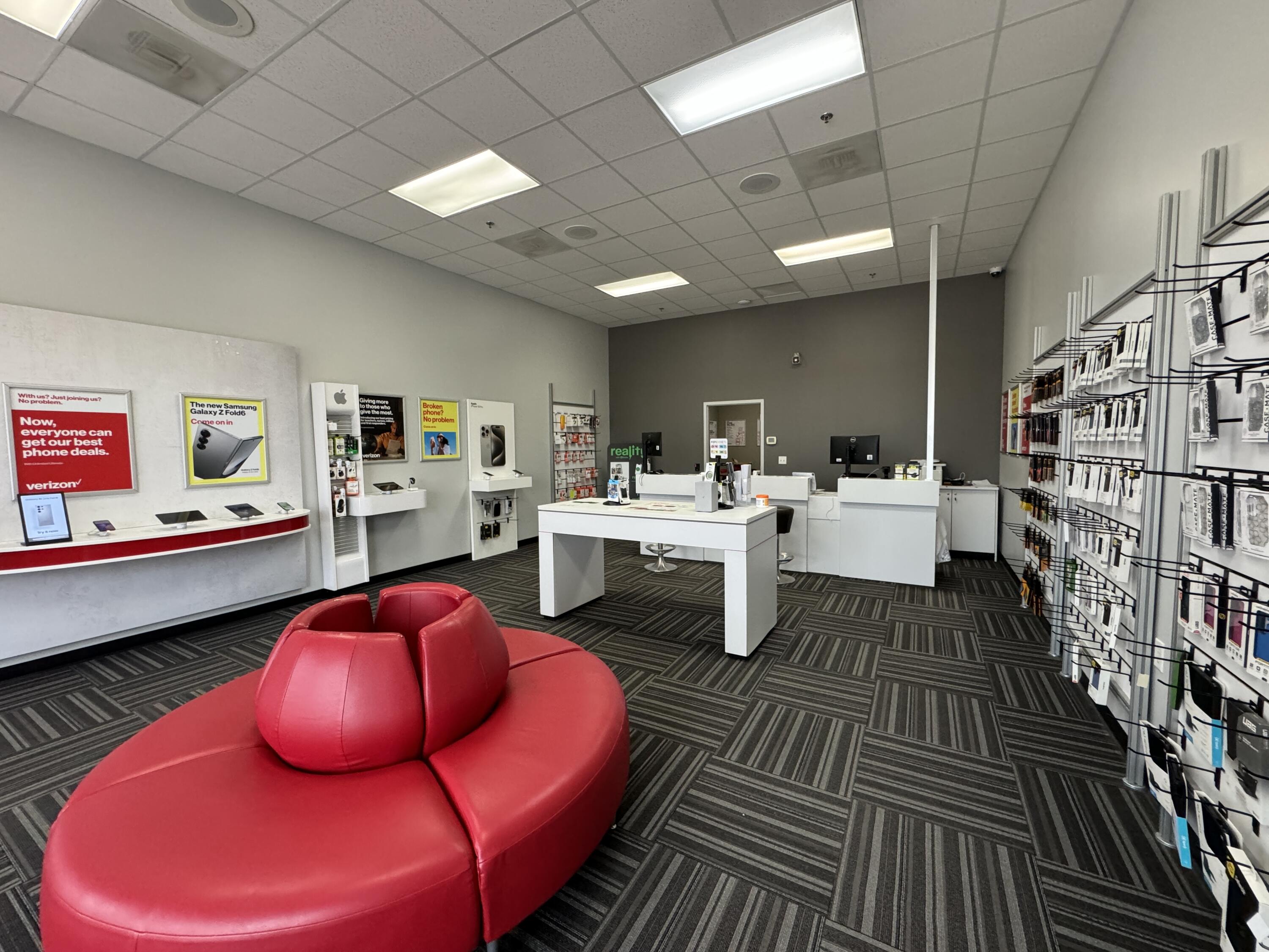 2553 Kirsten Lane S Property Photo 3