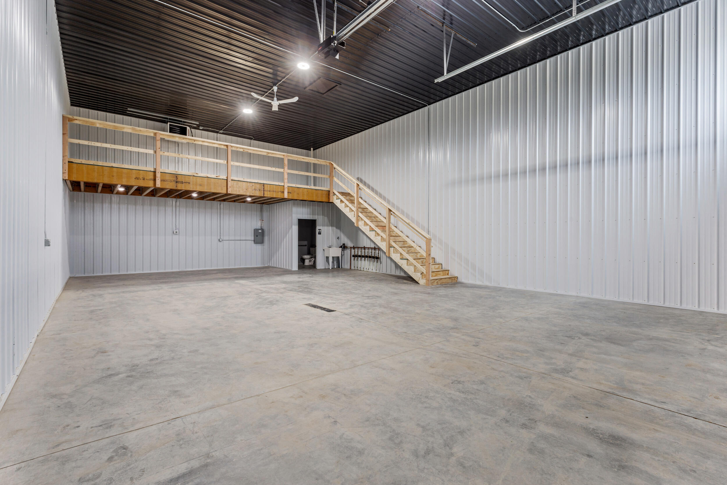 9823 Industrial Dr Property Photo 2