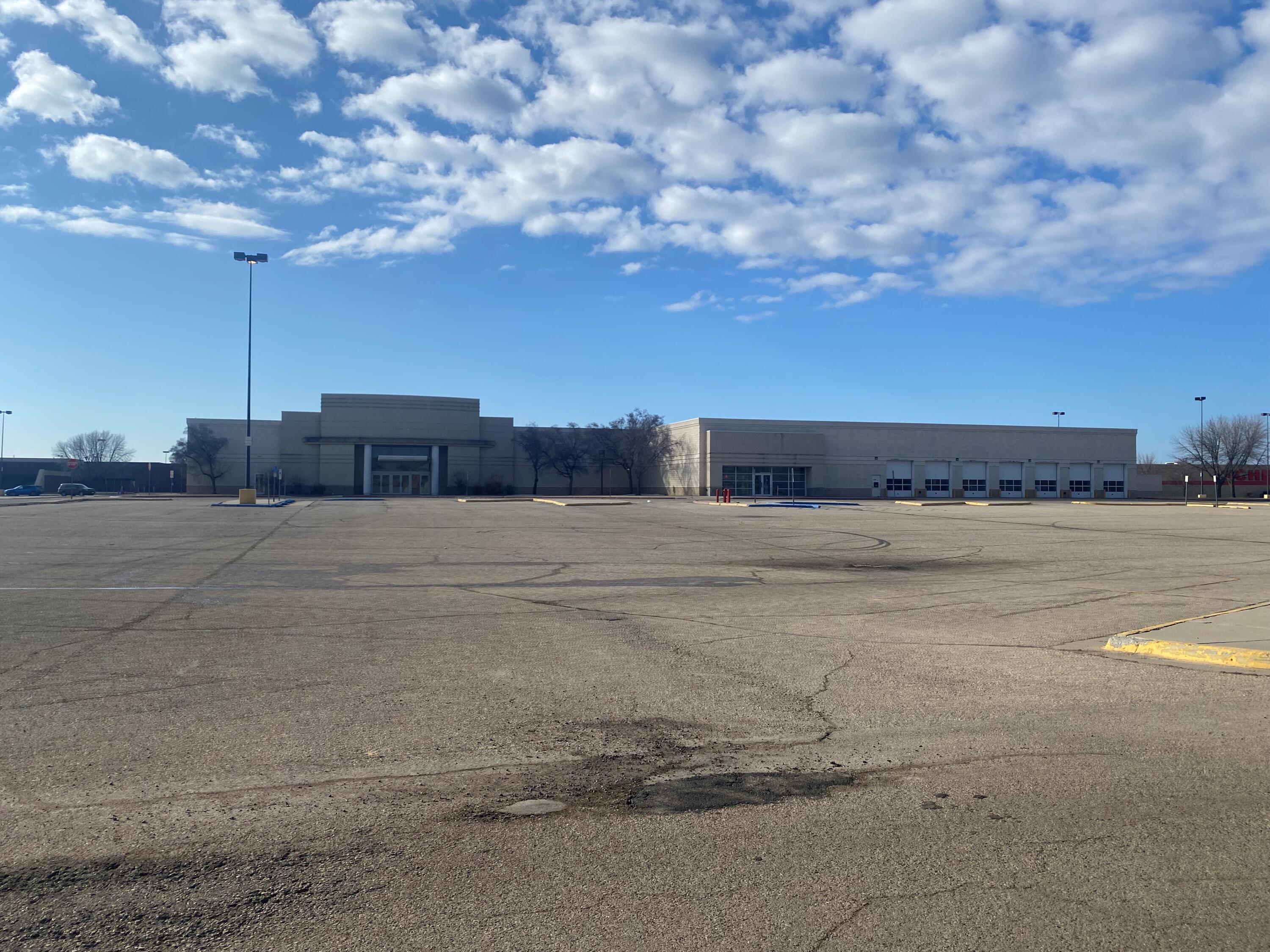 2800 S Columbia Rd Property Photo 6