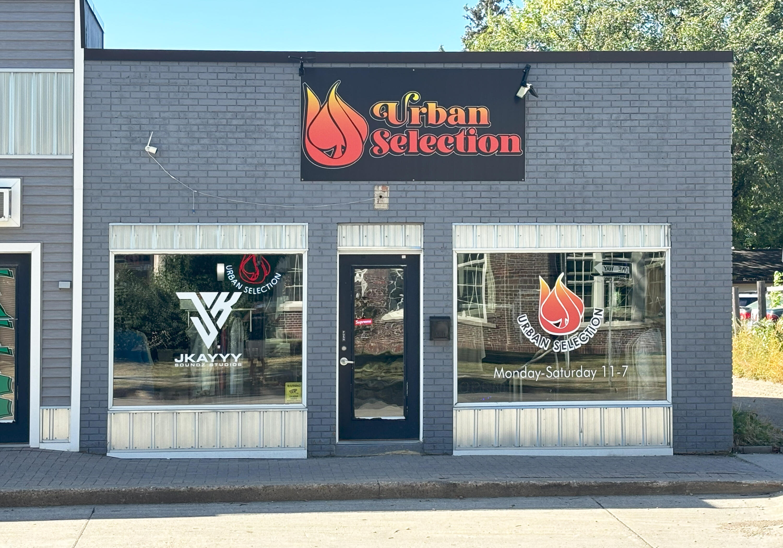 312 University Drive N Property Photo 1